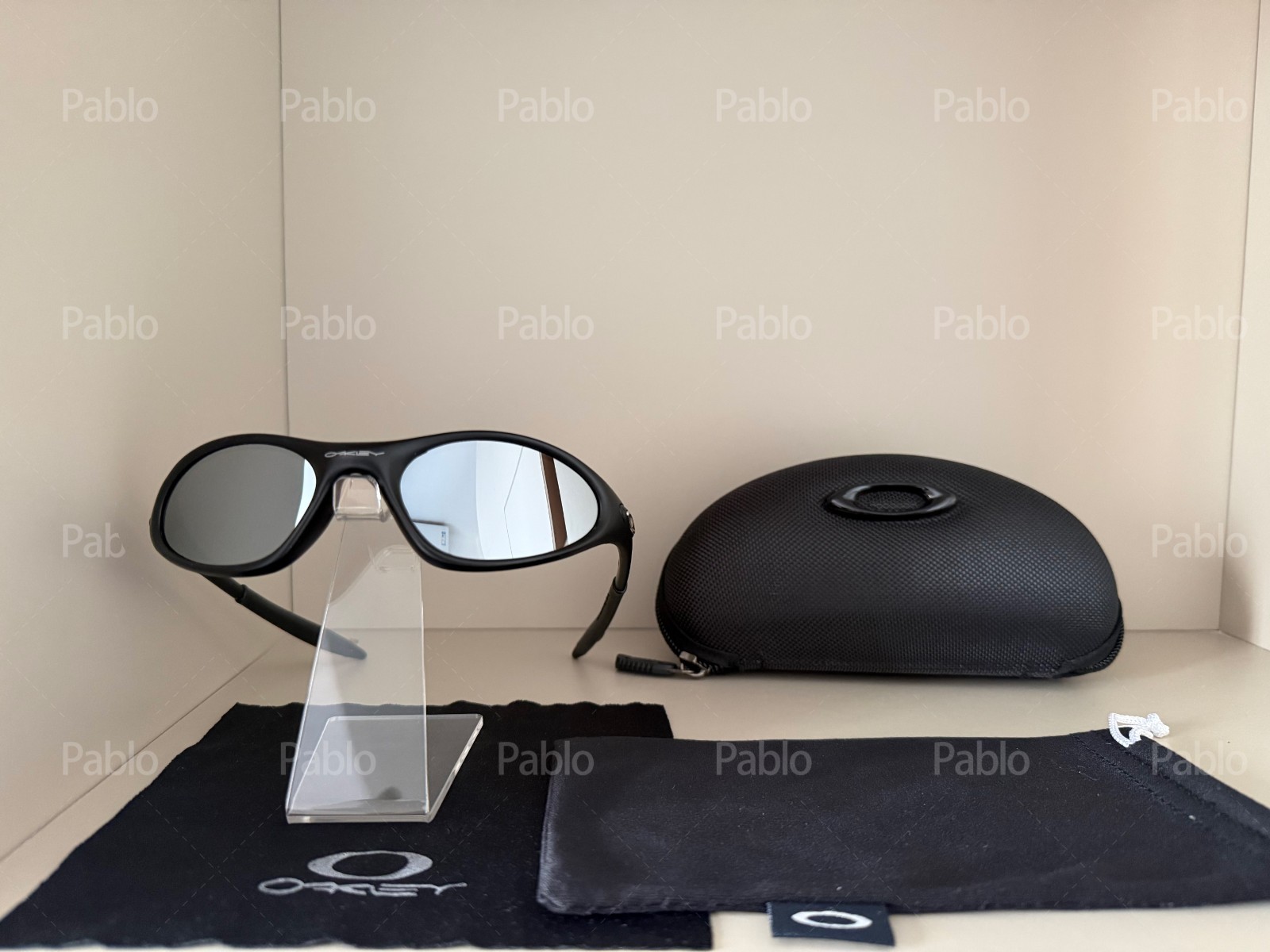 Oakley Mitute 1.0 Silver Vintage Sunglasses Gorpcore USA Y2K Avantgarde Archive