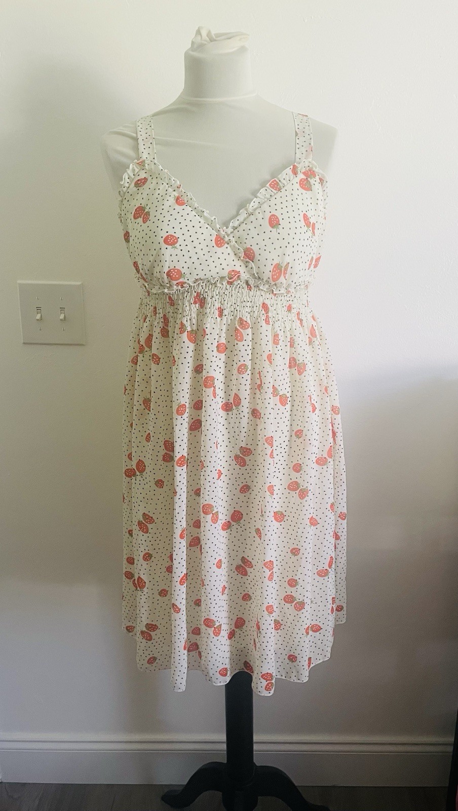 Breakin Loose Vintage Women Babydoll Dress 7/8 Cream Strawberries Coquette
