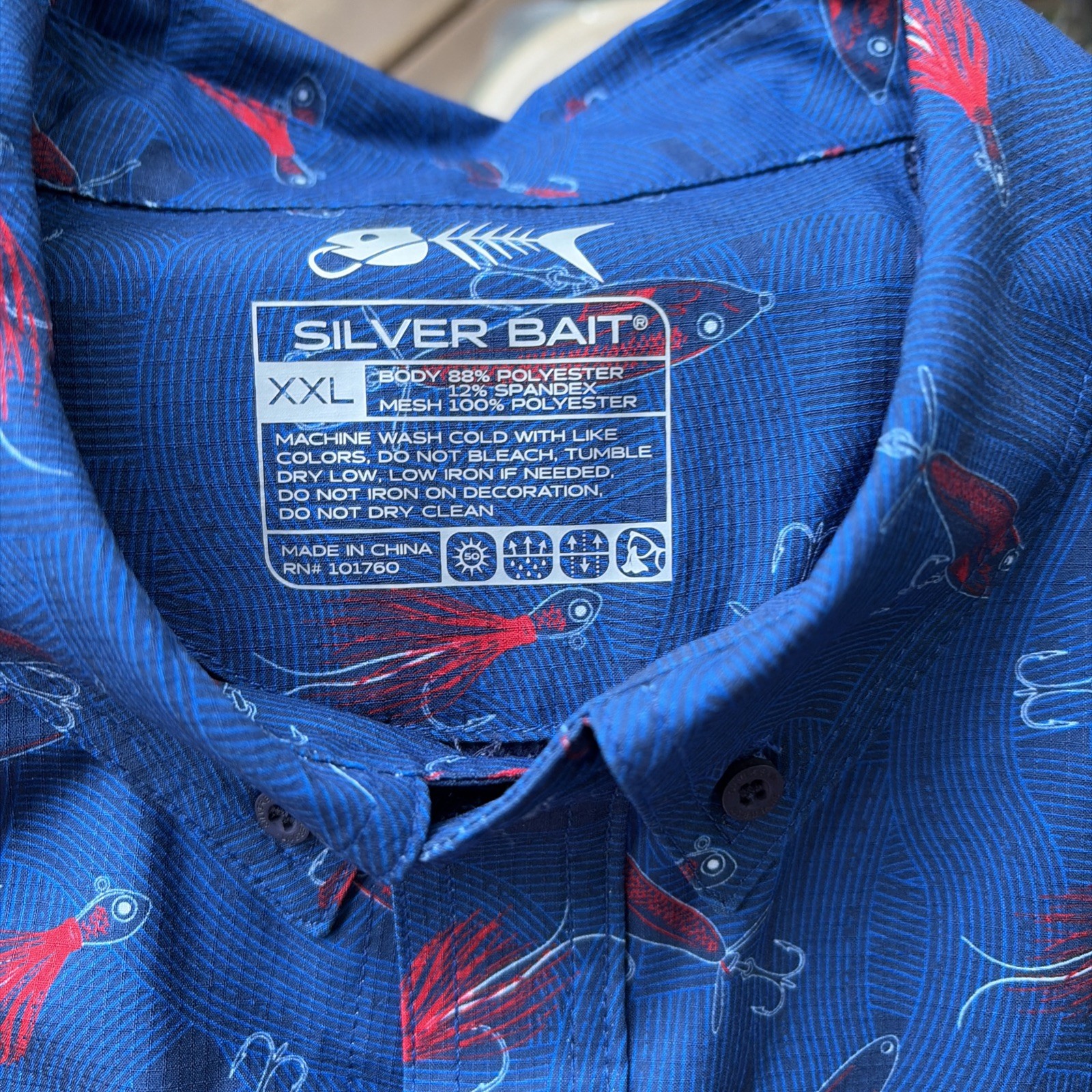 Silver Bait Men’s XXL Button Fishing Shirt Red Lure Design Vented Back EUC