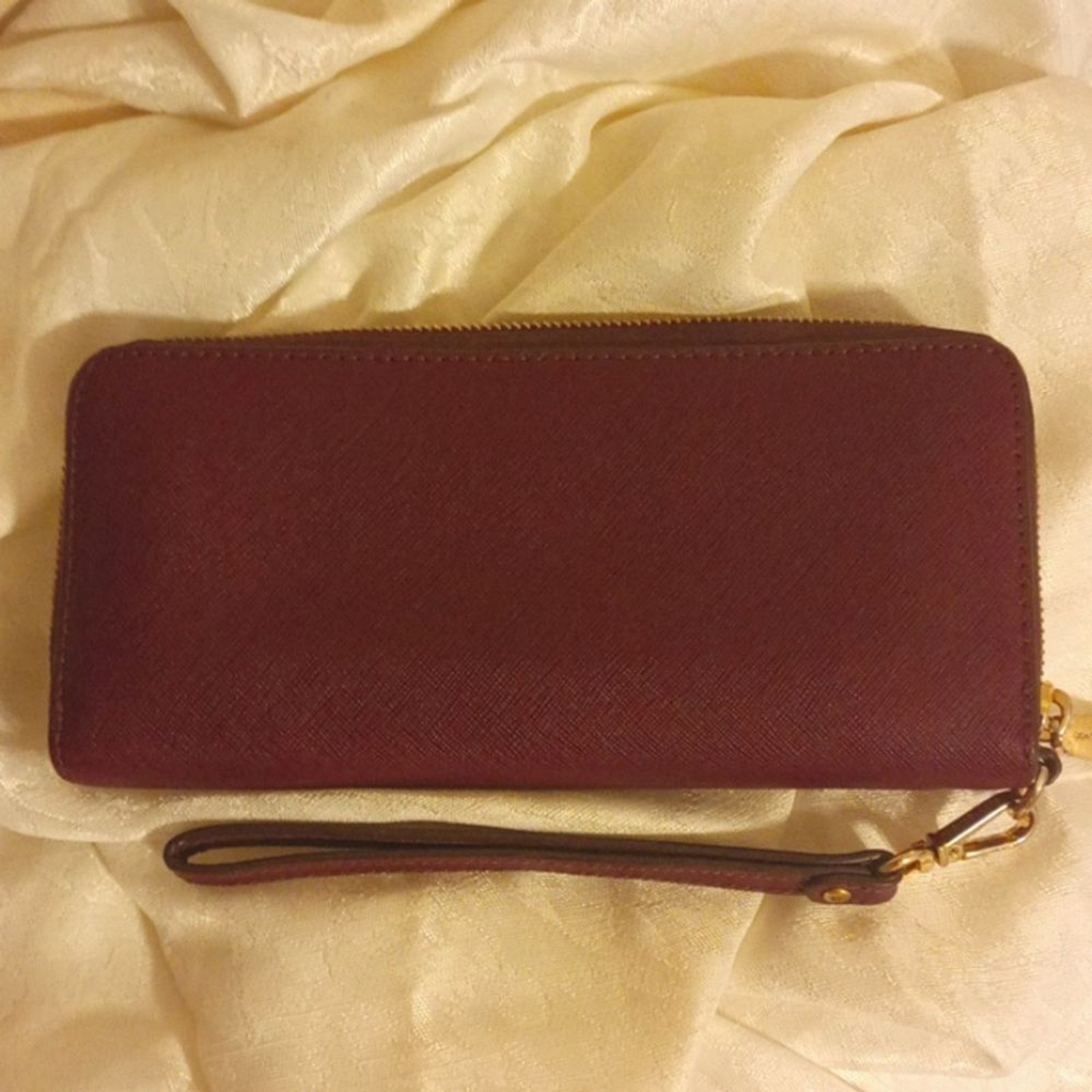 Michael Kors large Saffiano burgundy color leather accordion wallet/ wri…