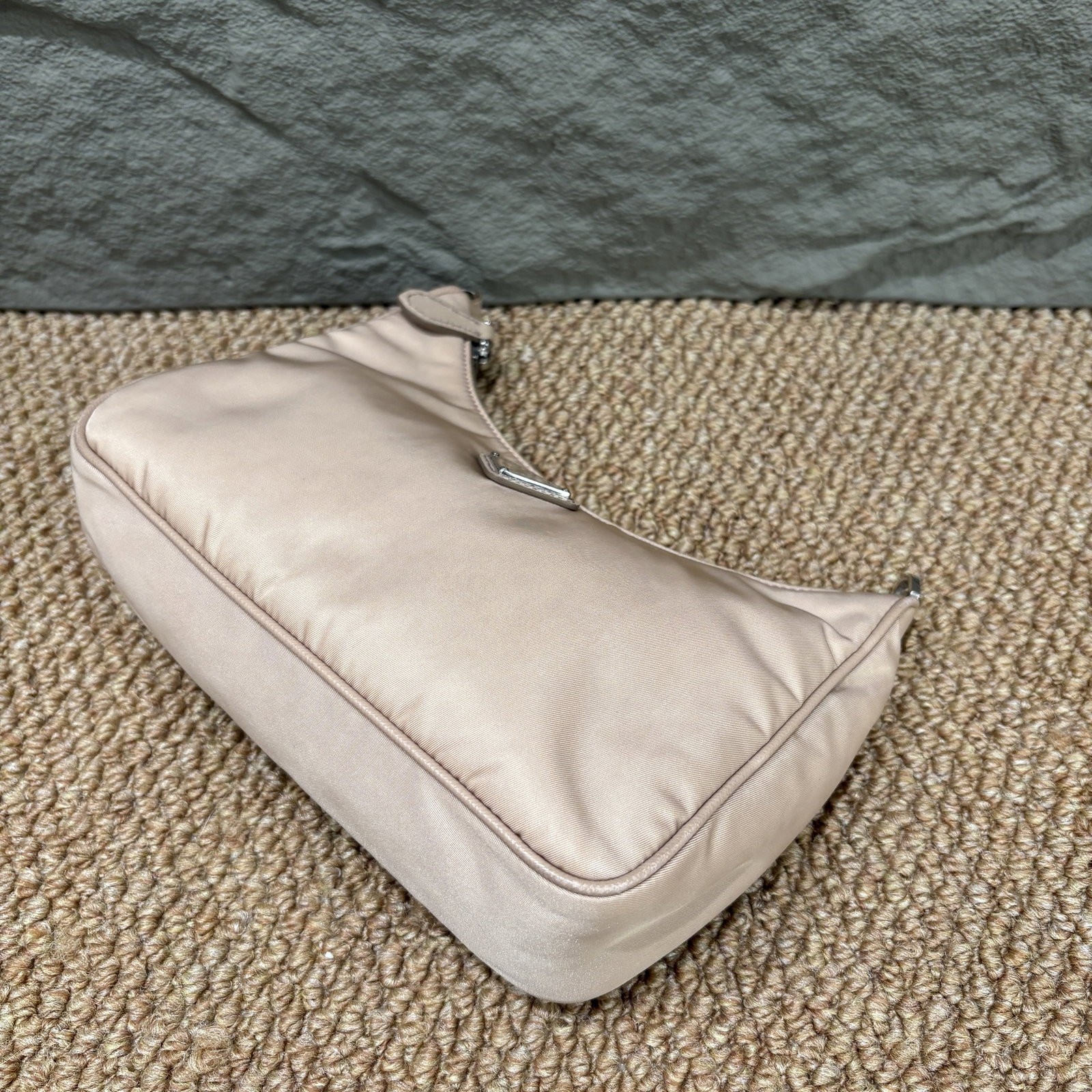 Prada Re Edition 2005 Shoulder Bag Beige Tessuto Nylon (mm1014c2)