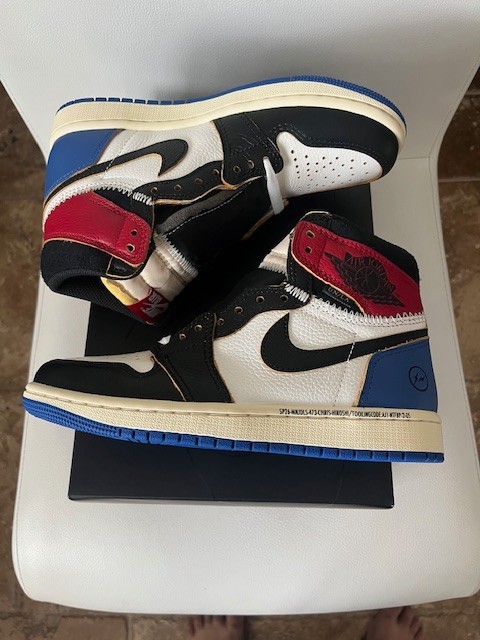 Size 4M / 5.5W- Fragment Design x Union LA x Air Jordan 1 Retro High Varsity Red