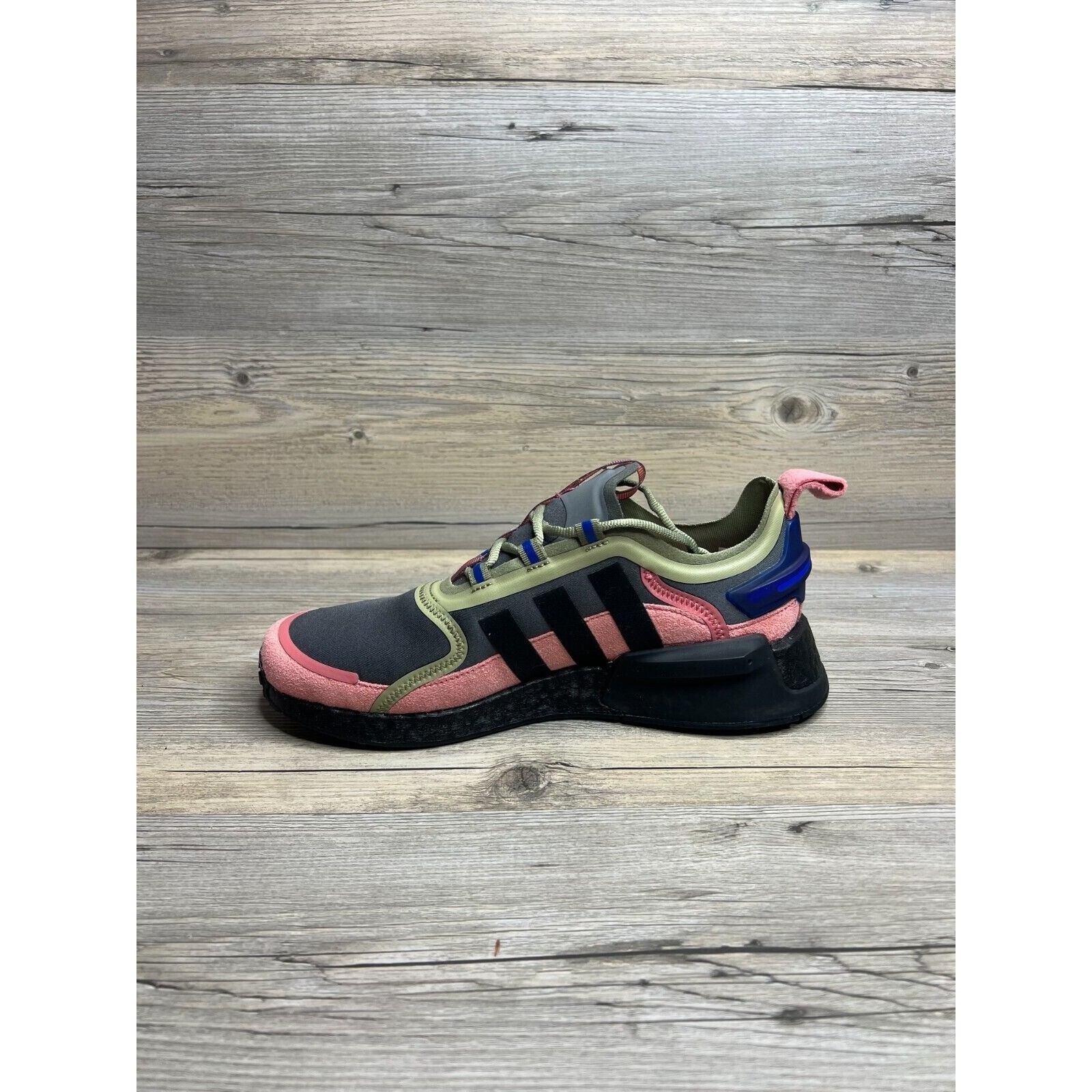 adidas NMD V3 Womens Size 7 Grey Five Core Black Wonder Red GX6936