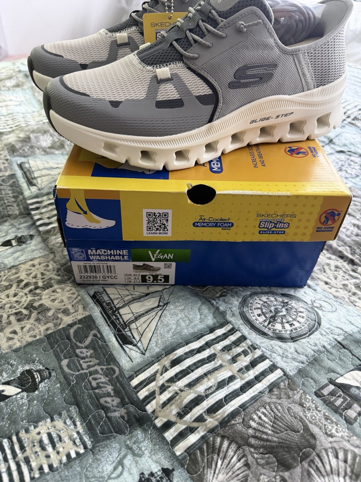 SKECHERS Hands Free Slip-ins Glide-Step Gray/White Mesh Cushioned Sneaker