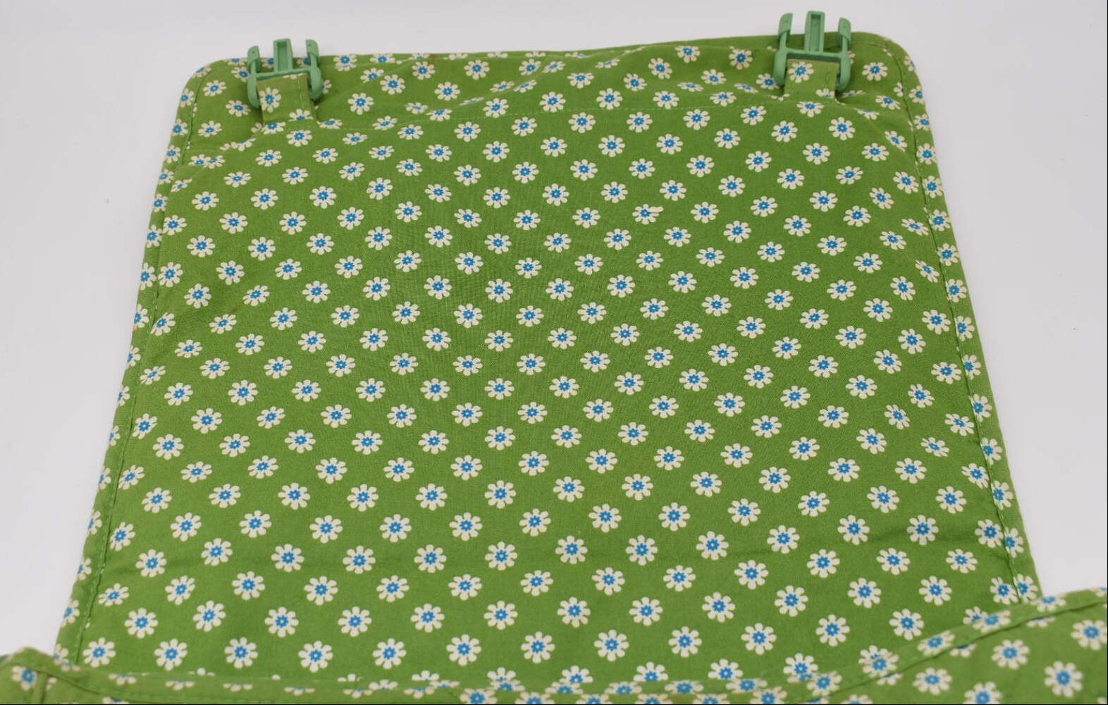 Vera Bradley Commuter Laptop Messenger Bag in “Apple Green” Pattern