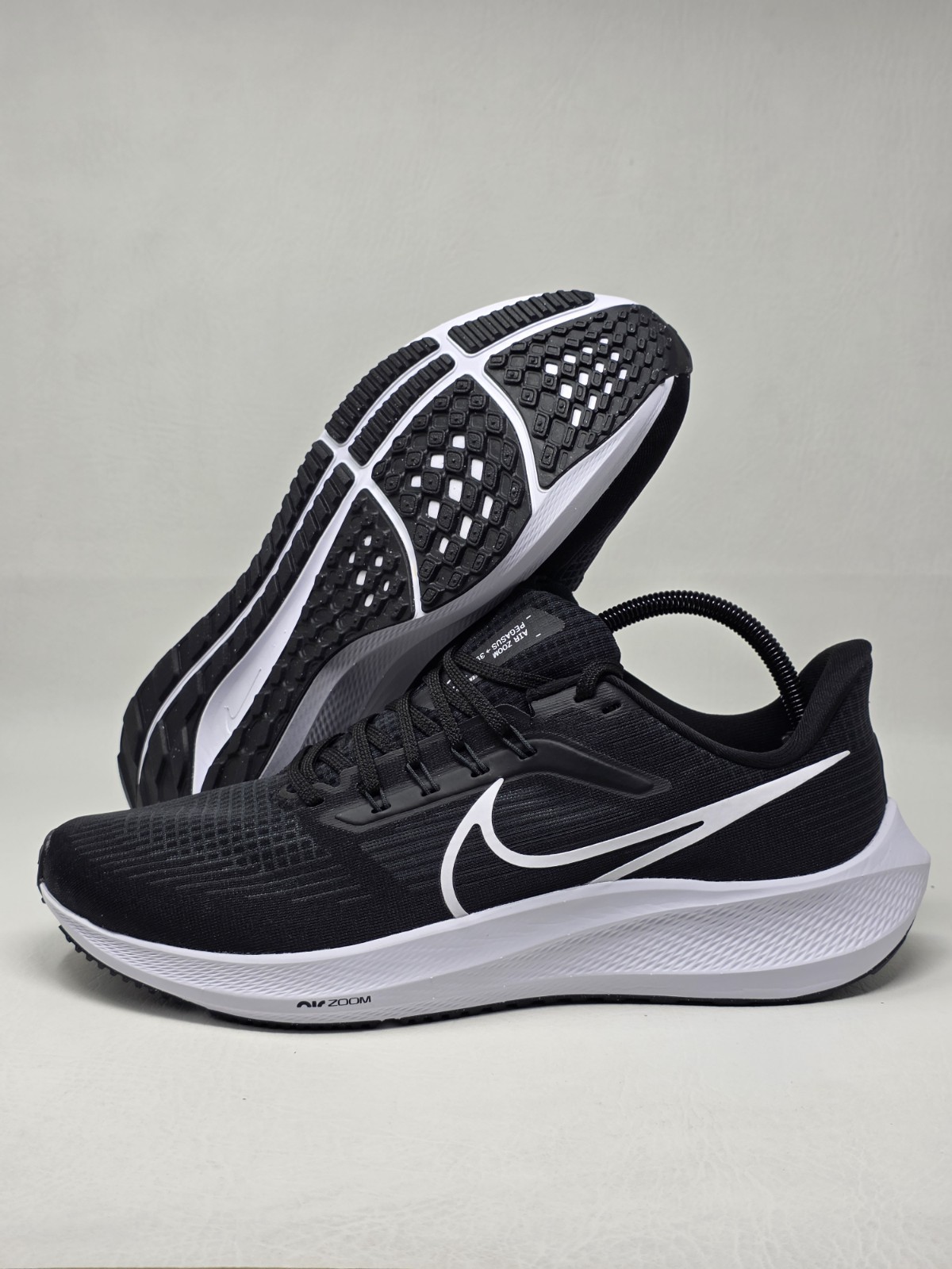 Nike Air Zoom Pegasus 39 Black White Mens Size 11.5 Running Shoes DH4071-001 New