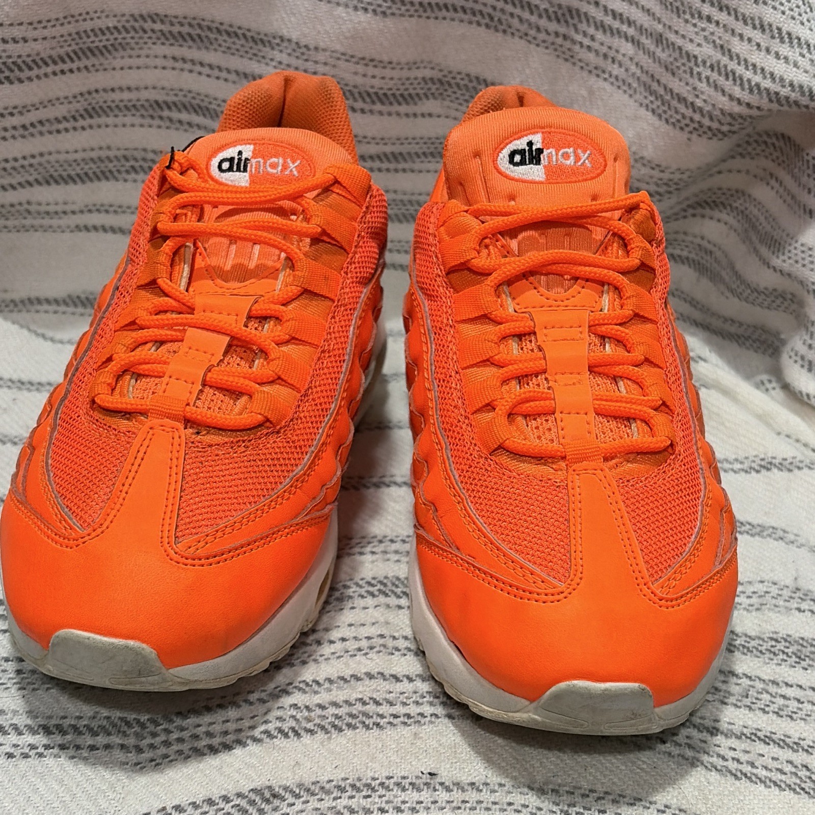 Nike Air Max 95 Just Do It Orange/White Low Top Lace-Up Men’s Sneaker AV6246-800