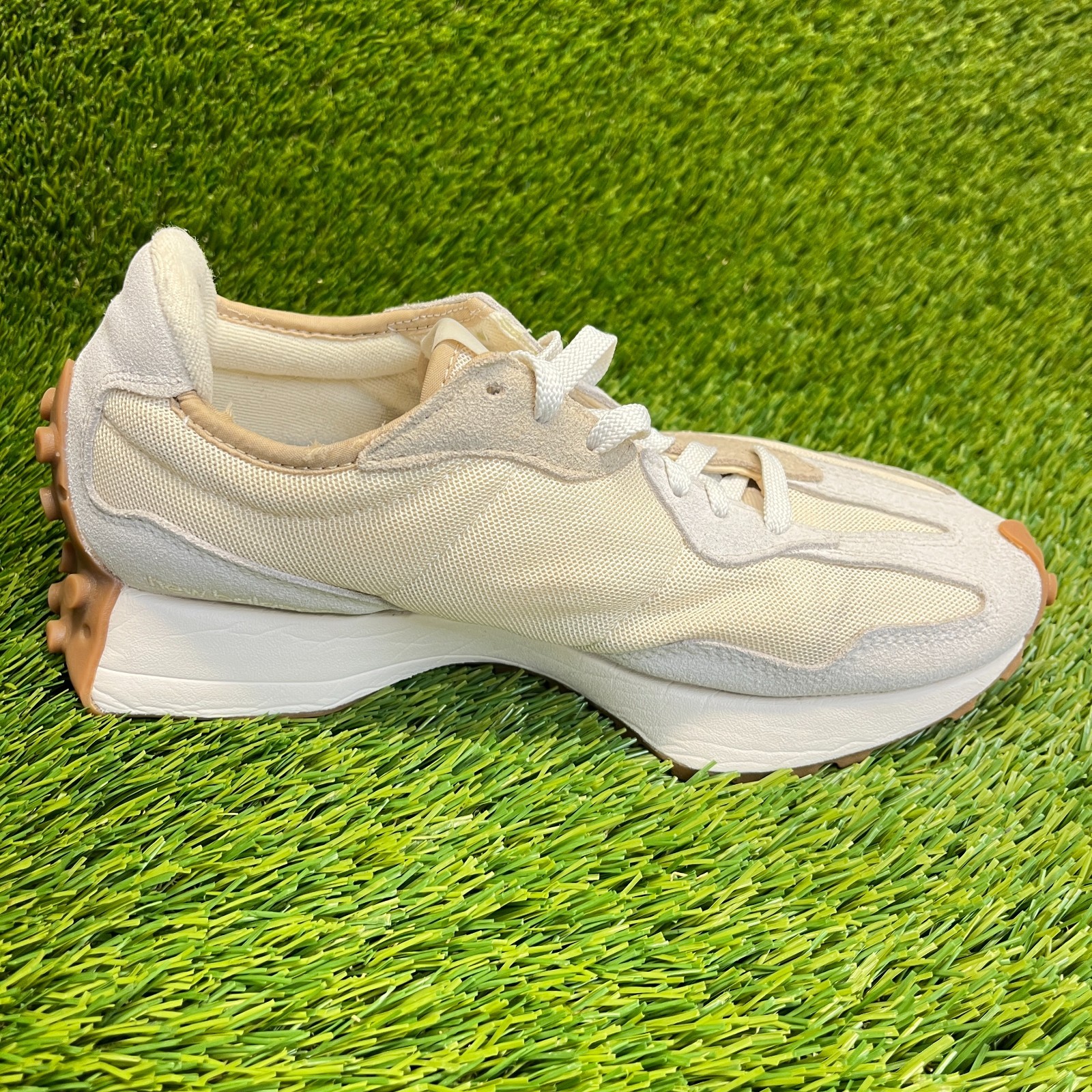 New Balance 327 Mens Size 6.5 Beige Athletic Running Walking Shoes Sneakers