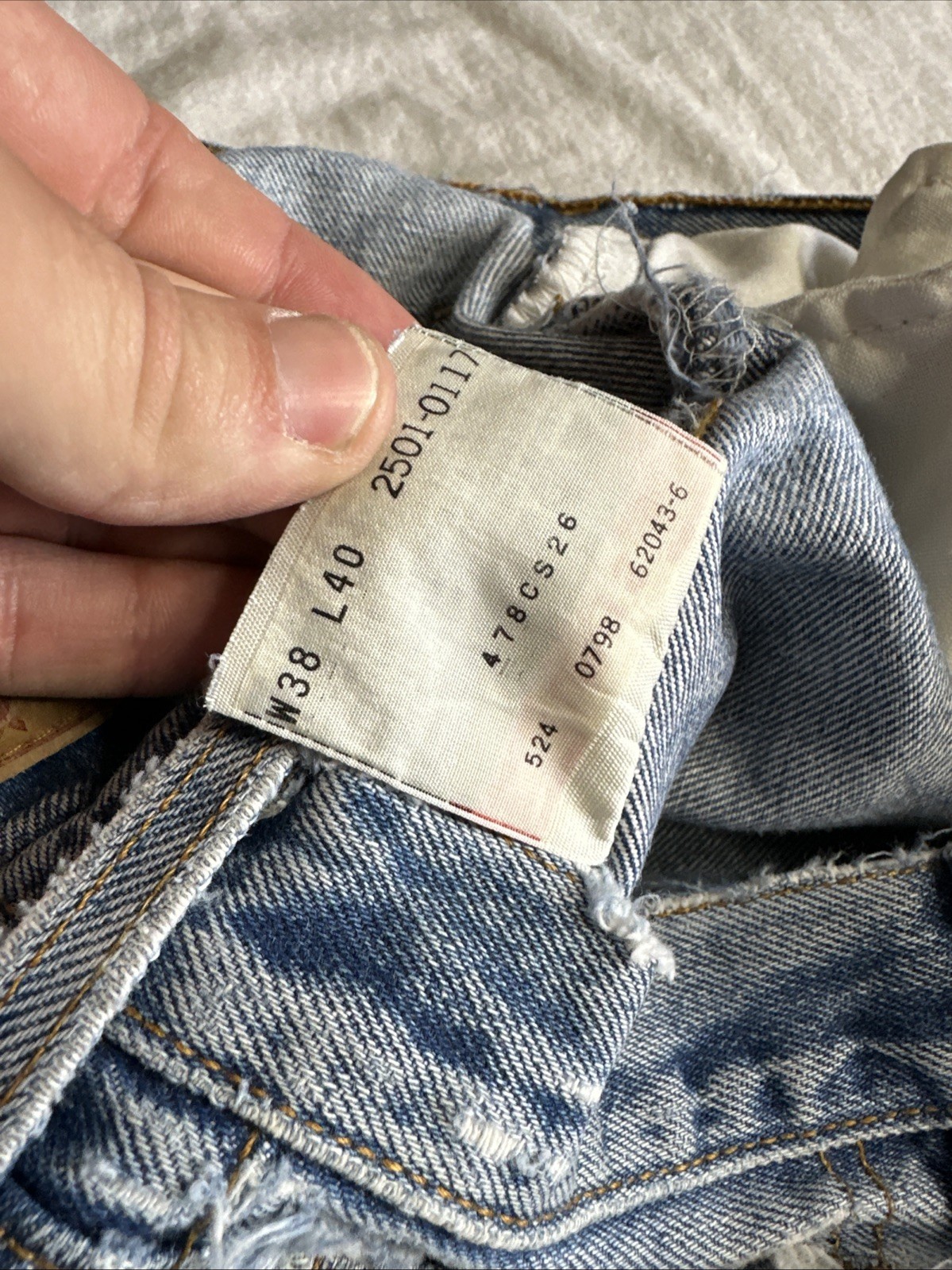 Vintage Levi’s 501 Blue 90s USA Button Fly 1990s Men’s 501xx Distressed 35X35