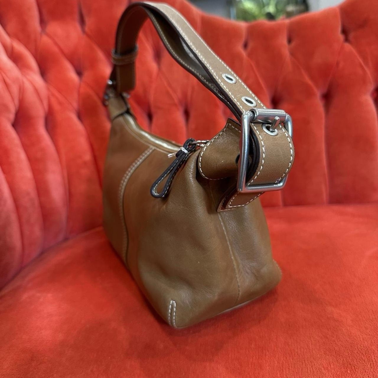 Vintage early 2000s Coach light tan brown leather w/ silver tone hardware 9564