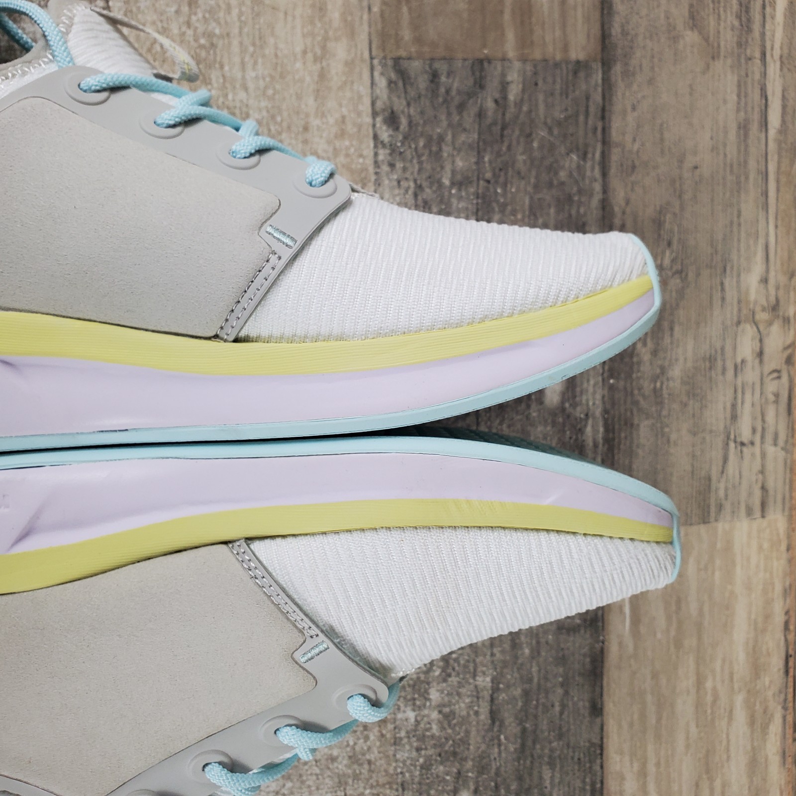 Kuru Atom Womens Shoes Sz 7.5 M Athletic Bright White Ice Blue Lace-Up Sneakers