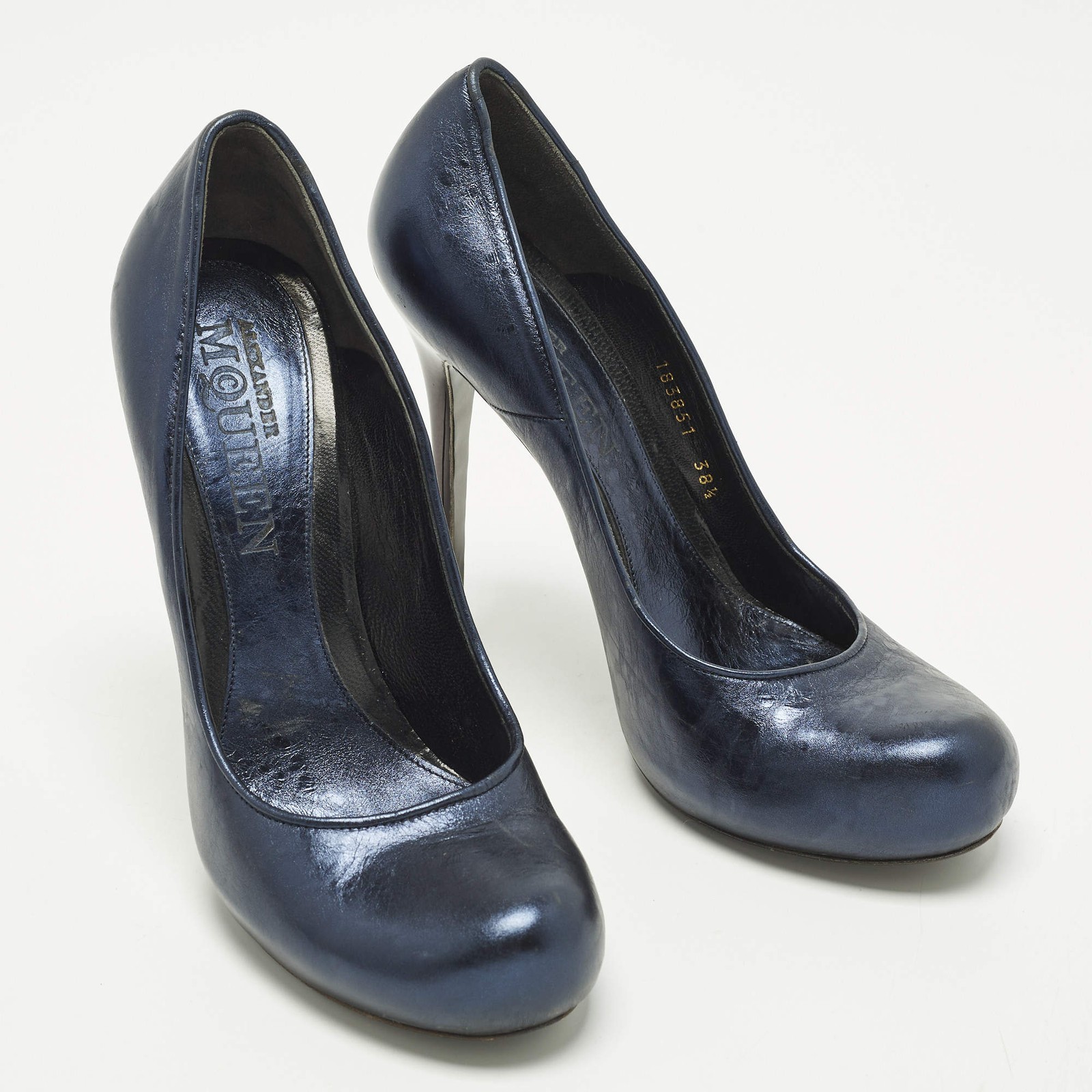 Alexander McQueen Size 38.5 Metallic Blue Foil Leather Round Pumps