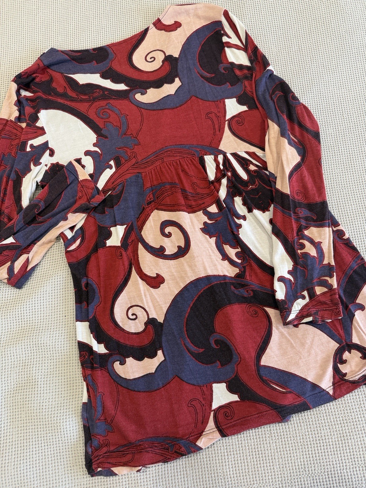 Daisy Fuentes Burgundy, Pink Red Printed Top Pattern, Long Sleeve Size Large ￼