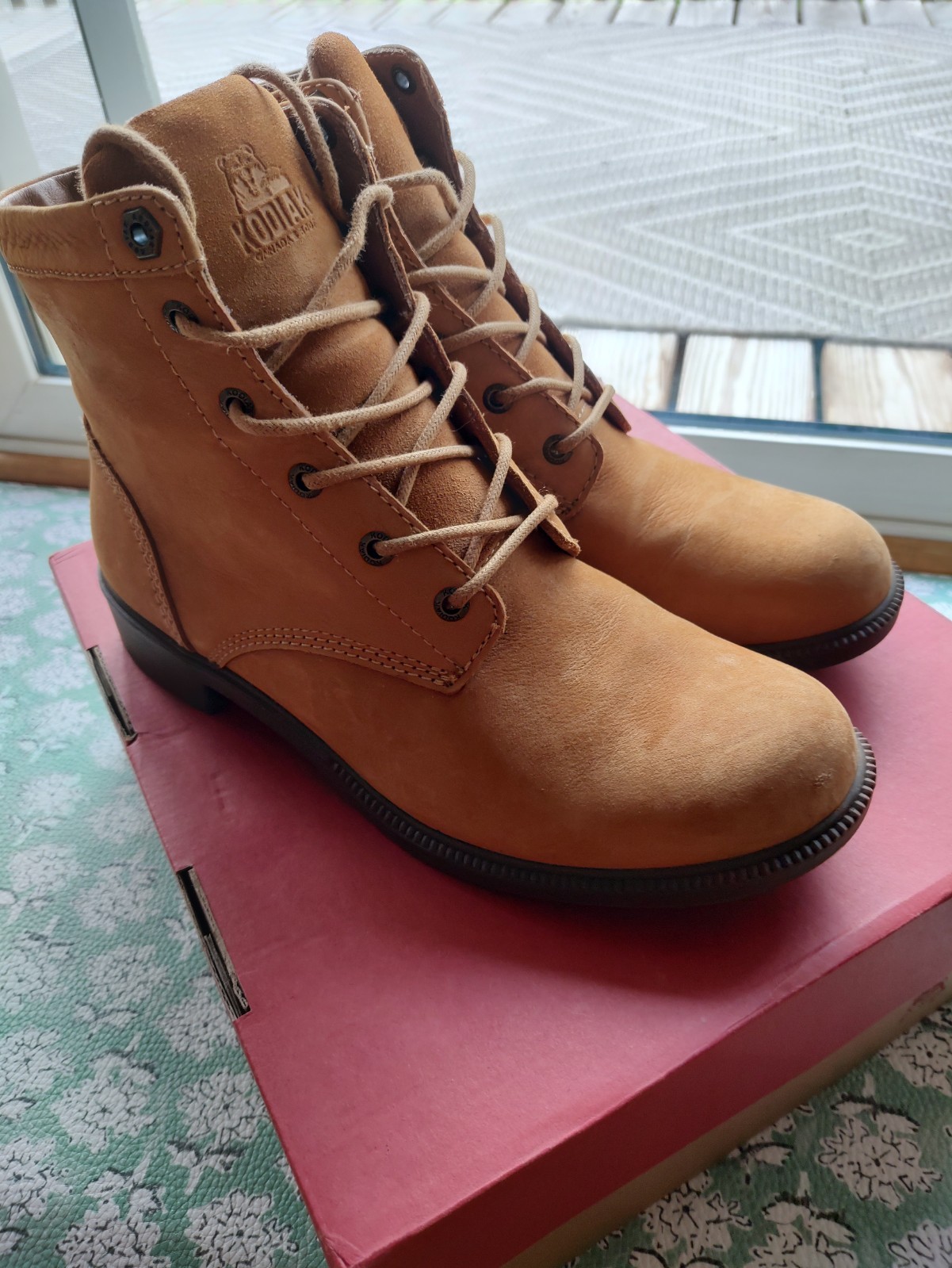 Kodiak Original 3M Thinsulate, Leather Water Resistant Women’s Boots Size: US 10