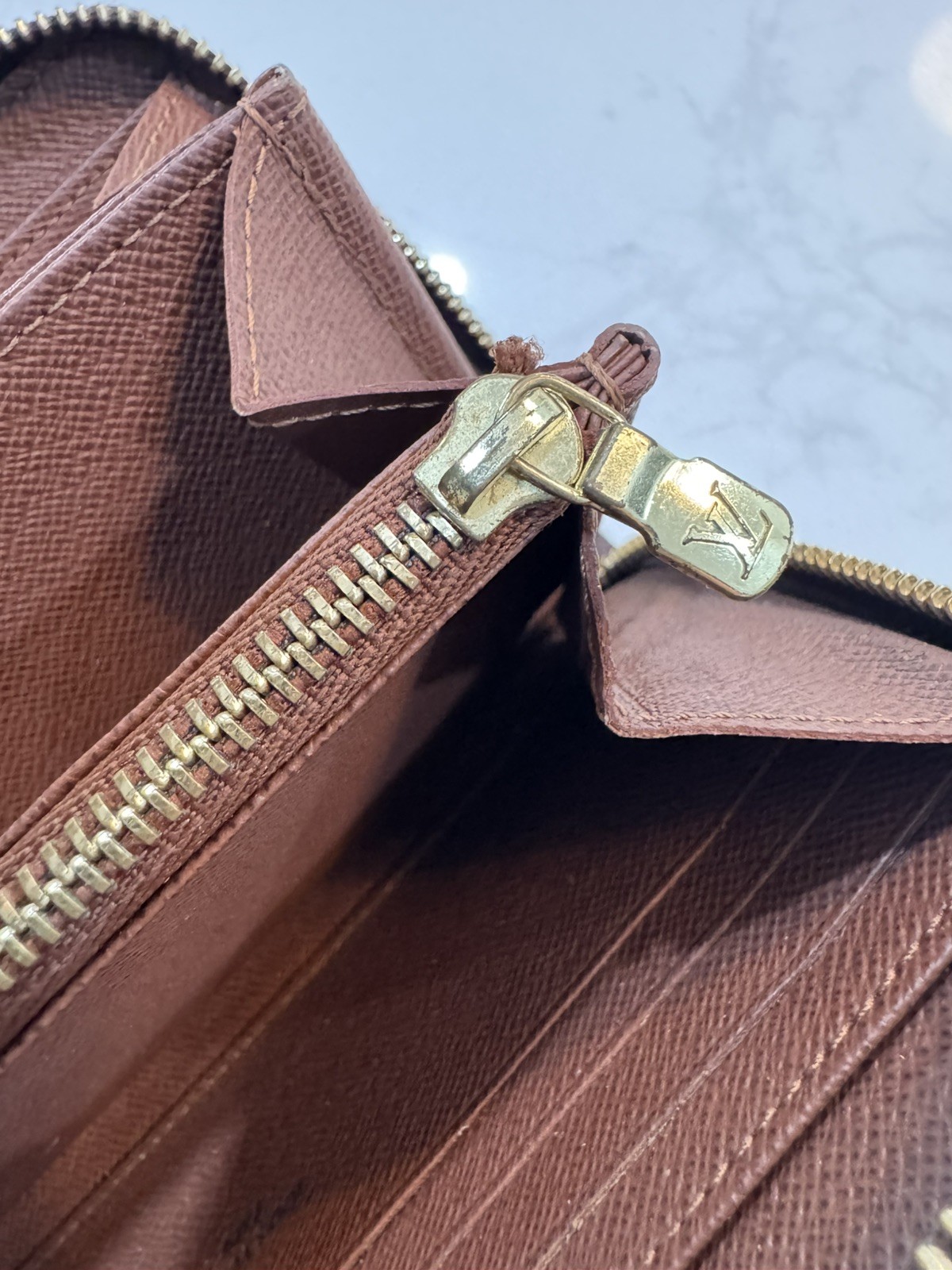 LOUIS VUITTON LV Monogram Canvas Zippy Wallet -Brown