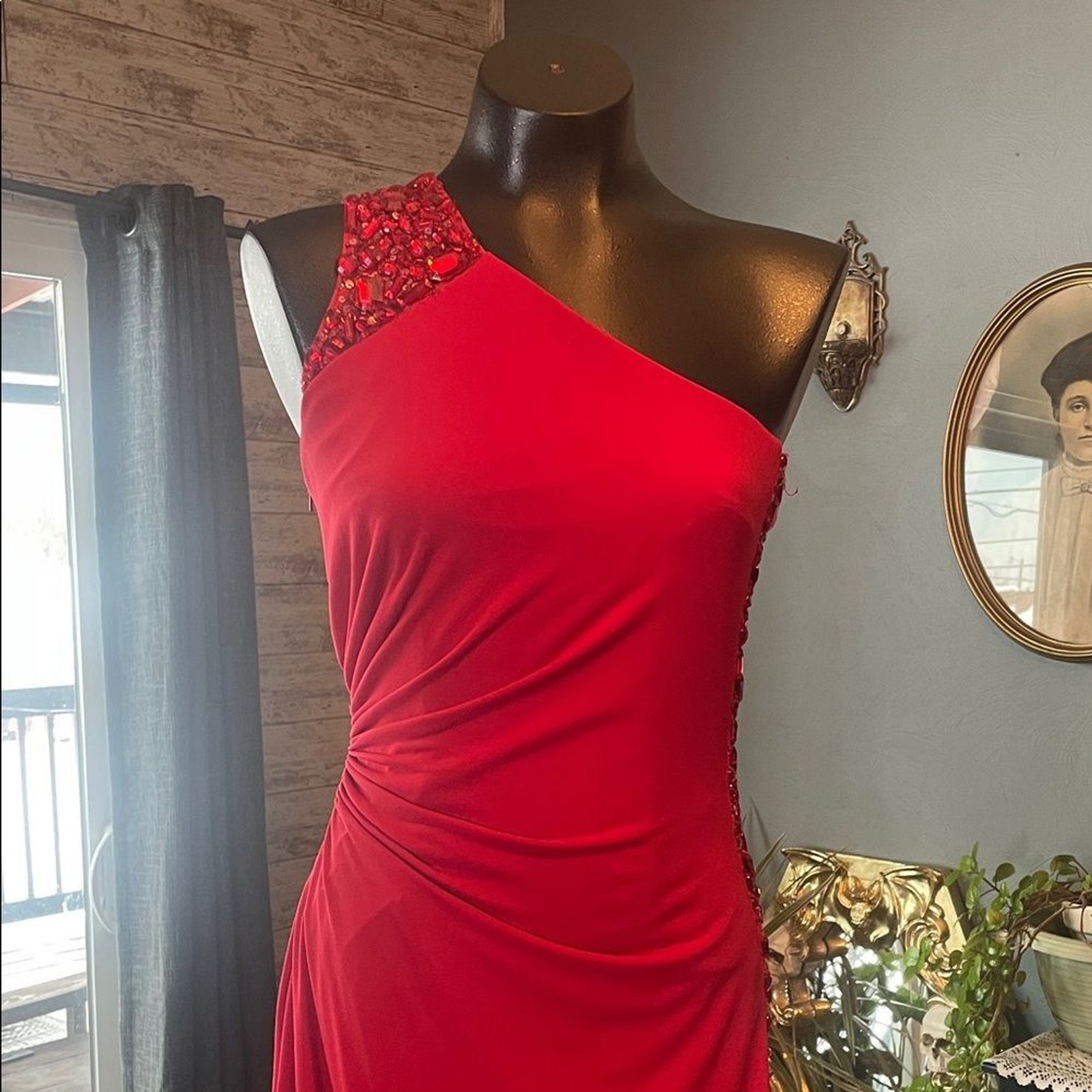 Chic One-Shoulder Red Dress