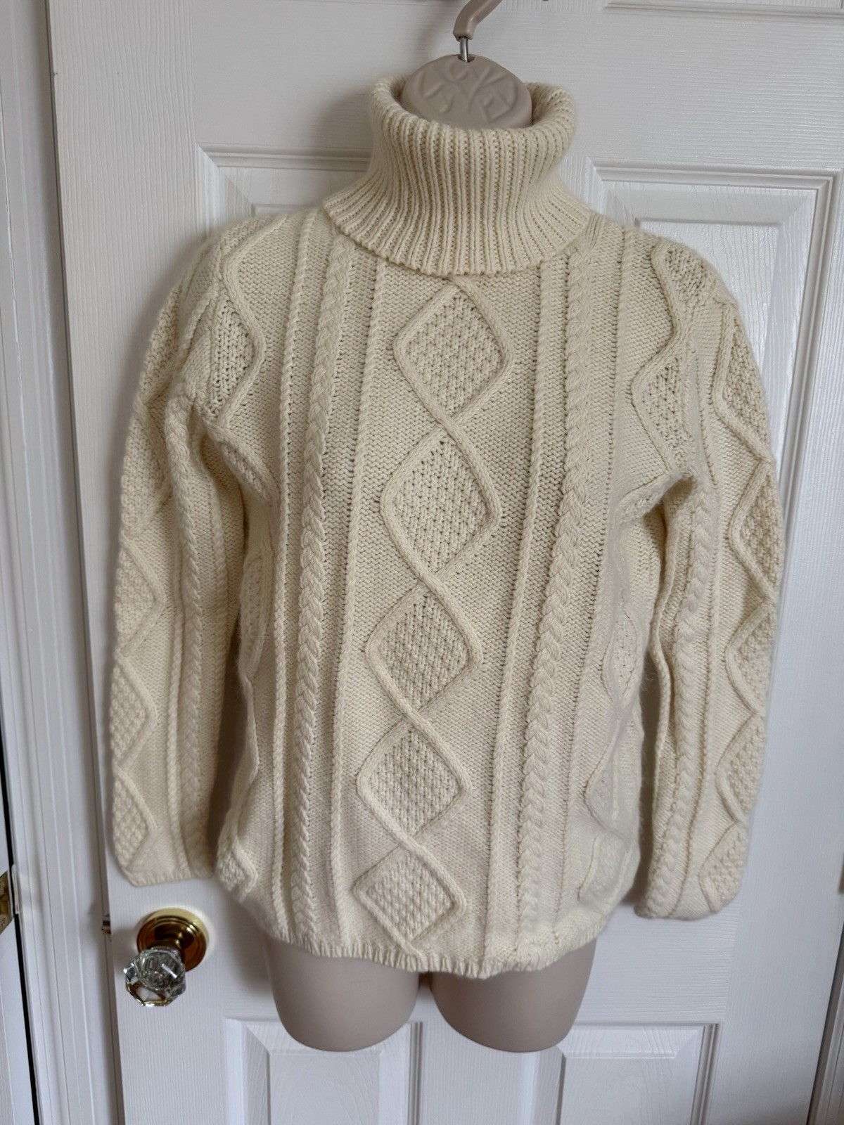 EDDIE BAUER IVORY WOOL CREW SWEATER SIZE M