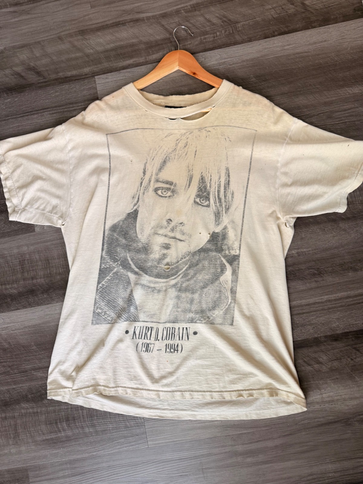 Kurt Cobain Memorial White 1994 Vintage T-Shirt – Nirvana – Giant – Thrashed