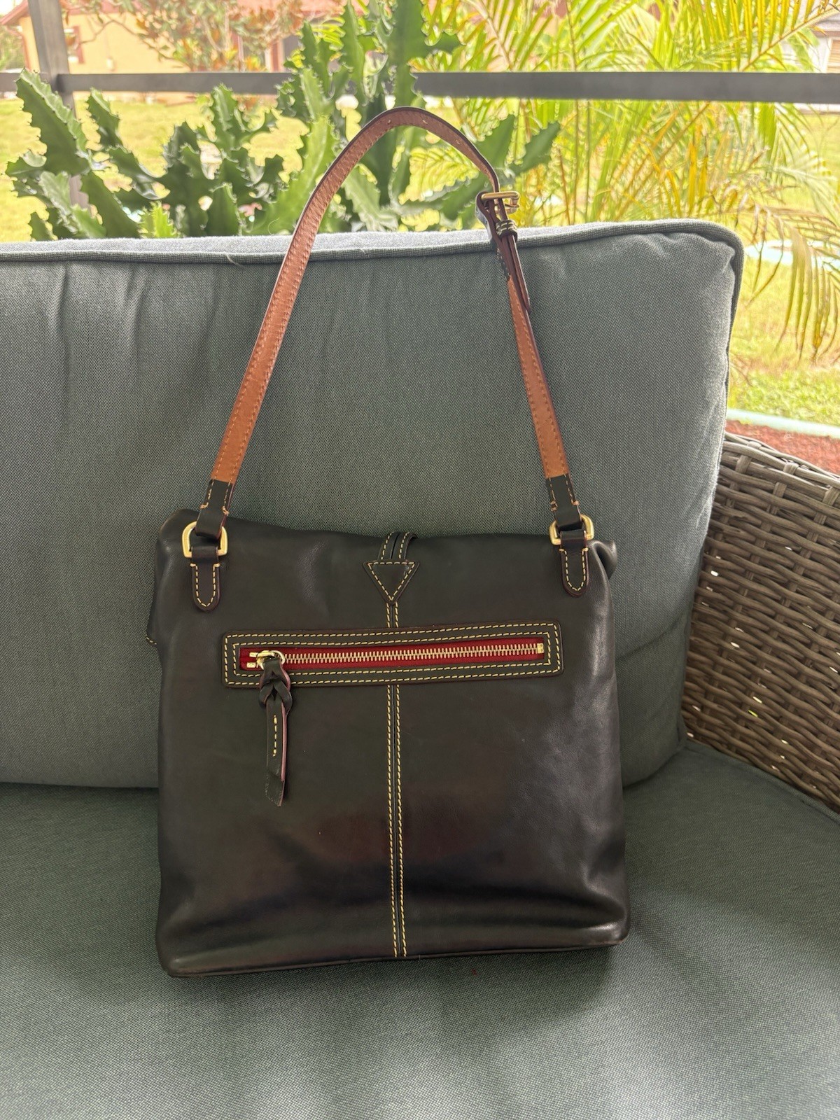 Dooney & Bourke Black Shoulder Bag Toggle/Zip Red Lined Pockets Gold Dust Bag