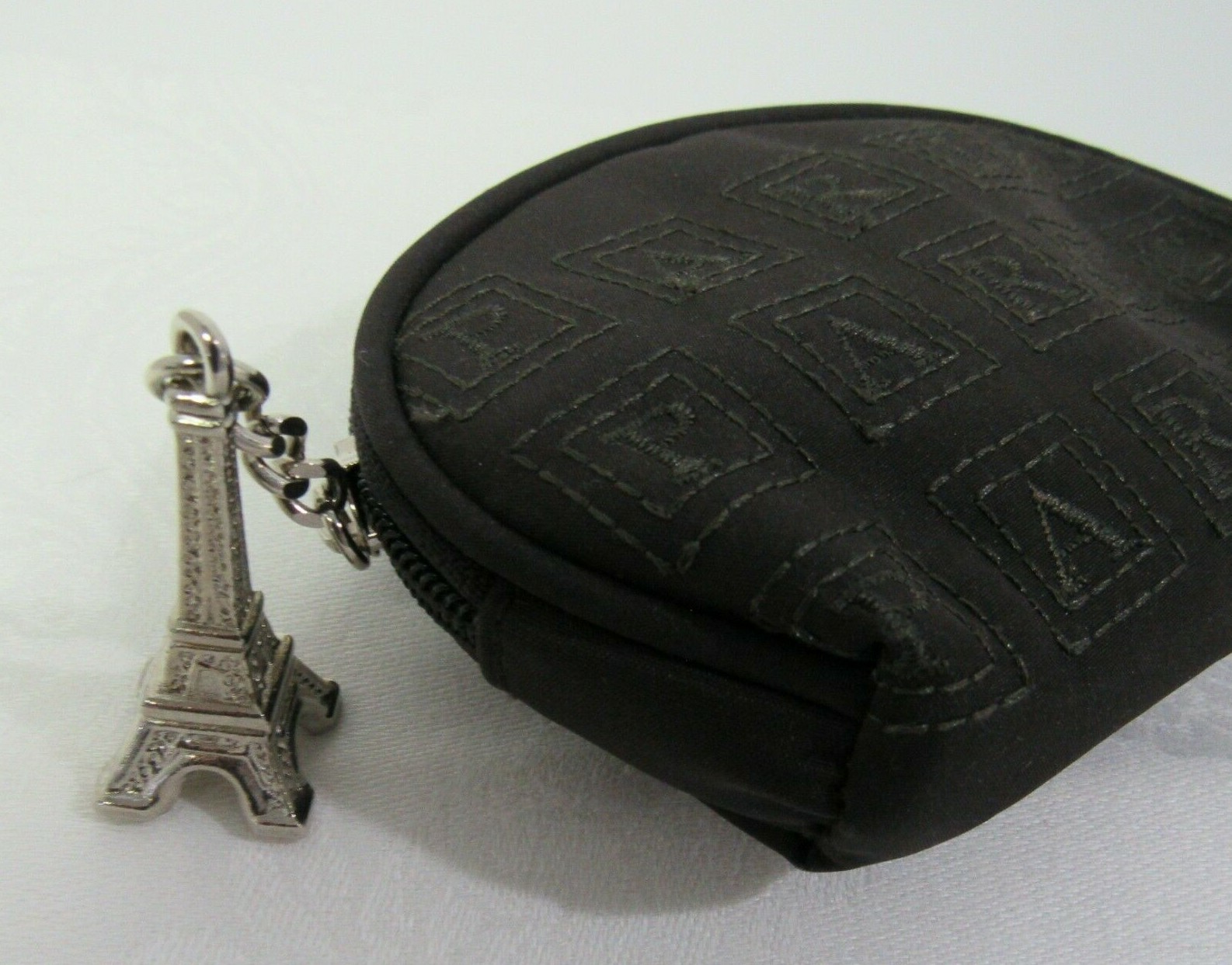 2 Cosmetic Bags w Eiffel Tower Zipper Pull Charms 10″ and 5.5″ Black From Paris