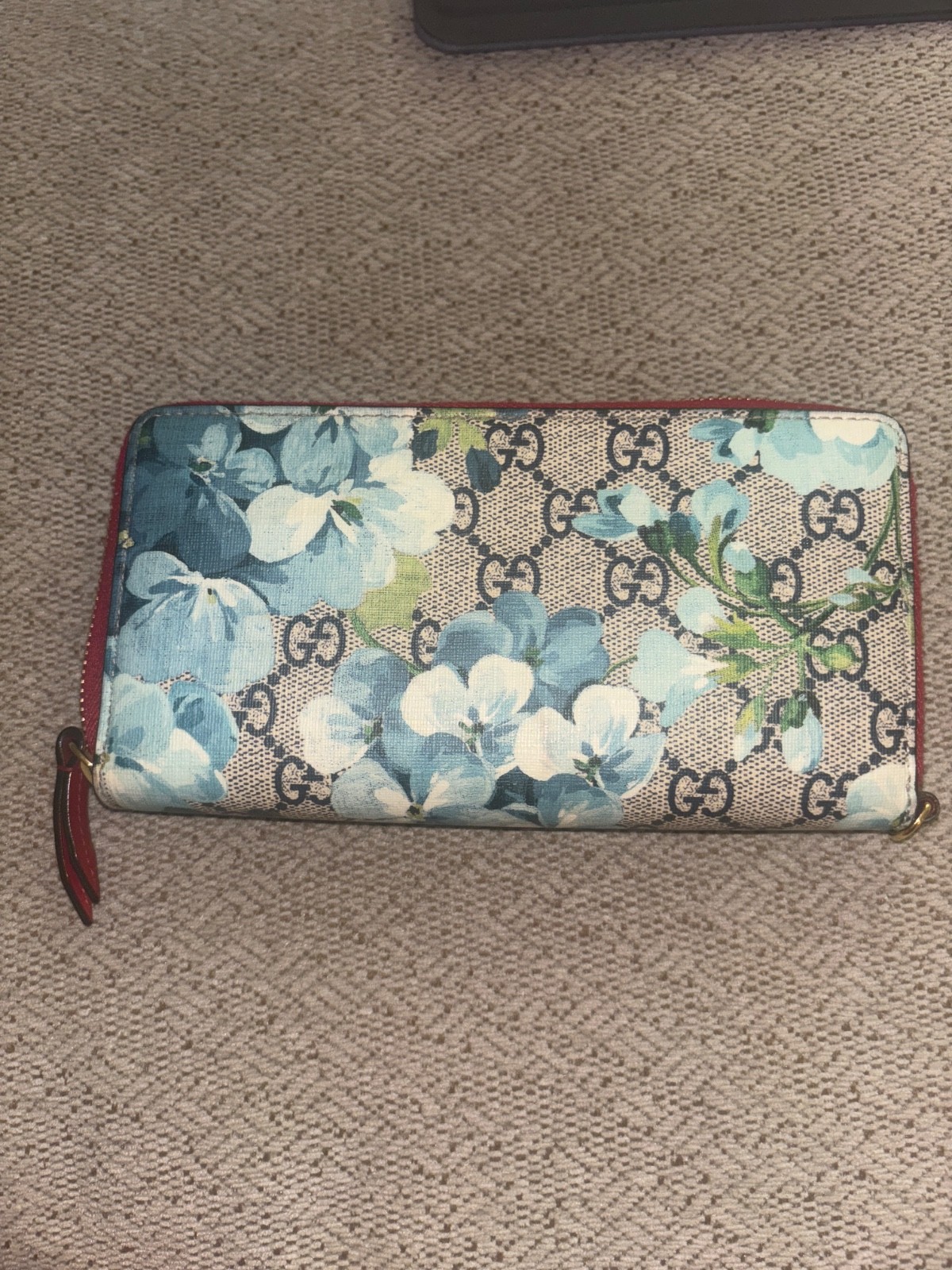 GUCCI Blooms GG Supreme Red Trim Blue Navy Flowers Zip Around Purse Wallet New