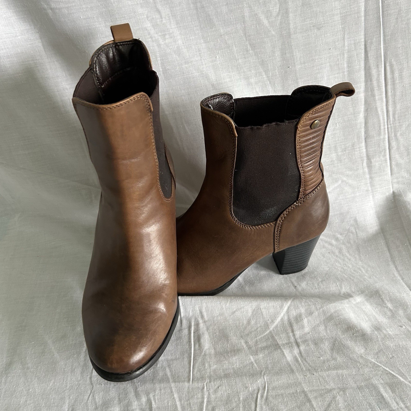 HUSH PUPPIES Ankle Boots Brown Leather Upper with Elastic Gore Panels Heels Sz4