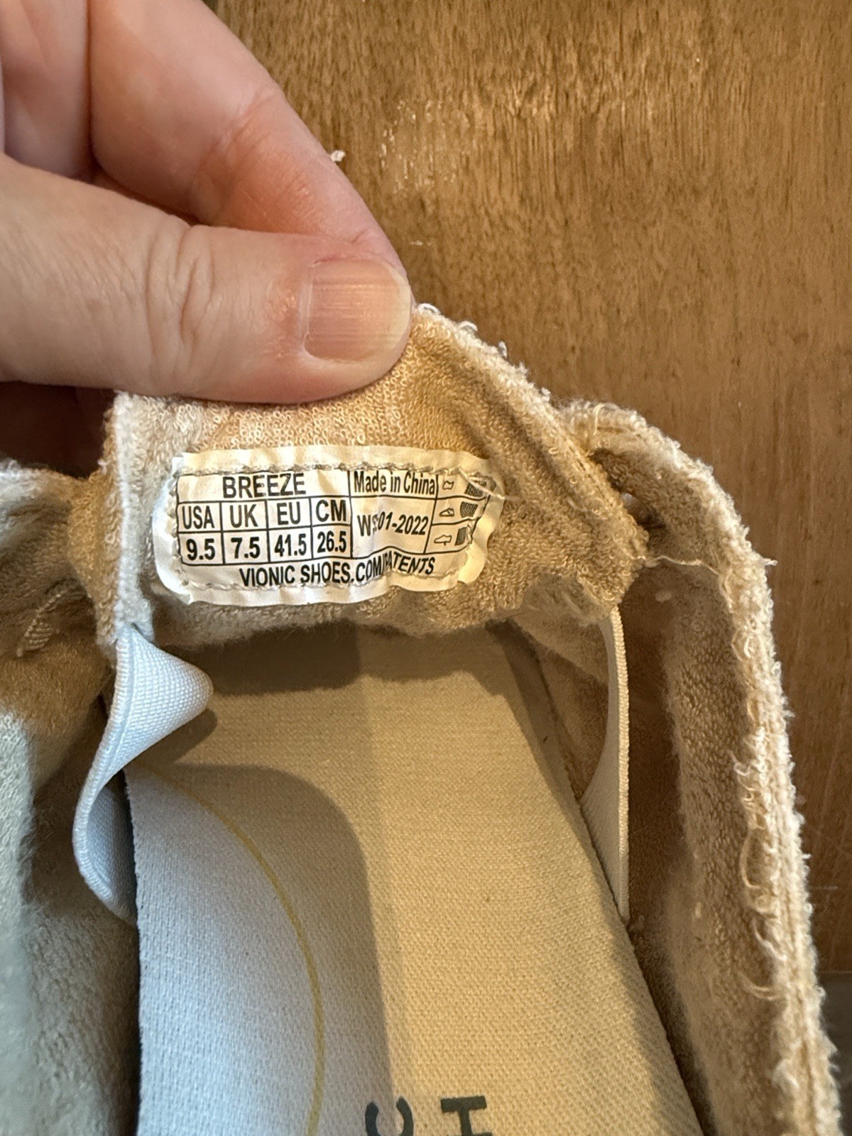Vionic Beach Sz 9.5 Beige Casual Slip-On Loafers with Elastic Laces