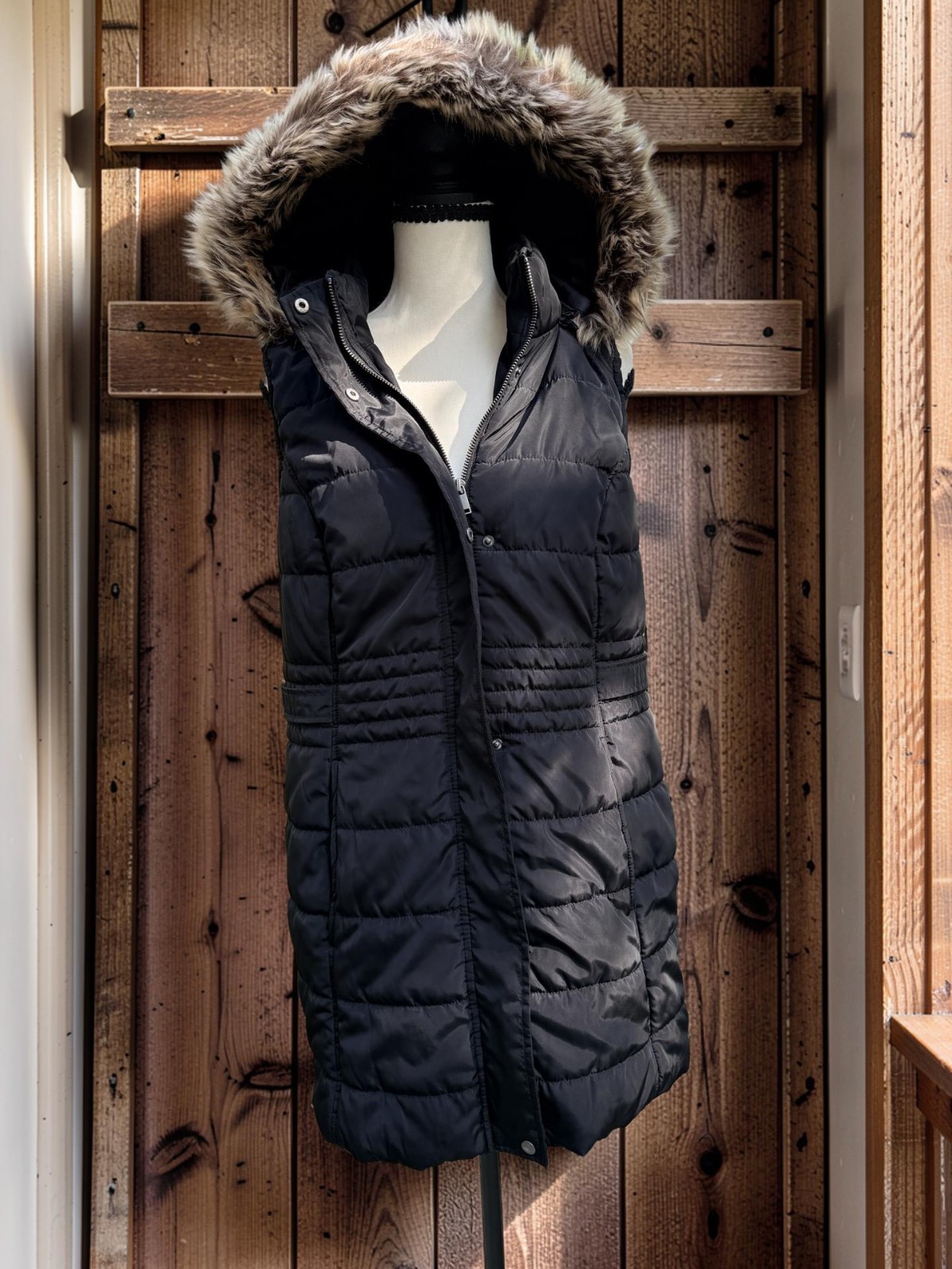 Maurices Black Puffer Vest Jacket Women M Medium Long Hooded Faux Fur Trim Full
