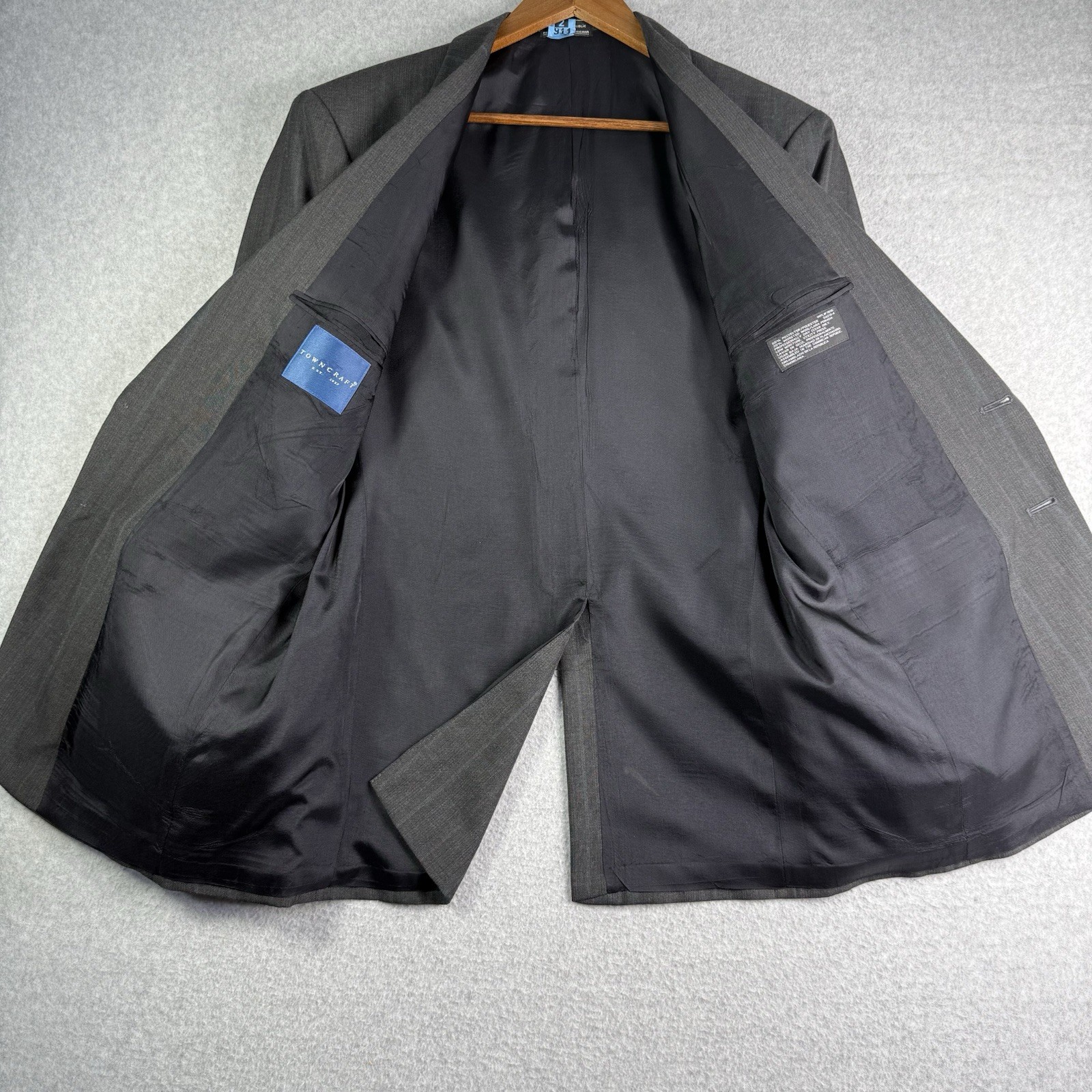 40R Towncraft Worsted Wool Blend Suit 2-Piece Men’s Charcoal Striped 34Wx30L