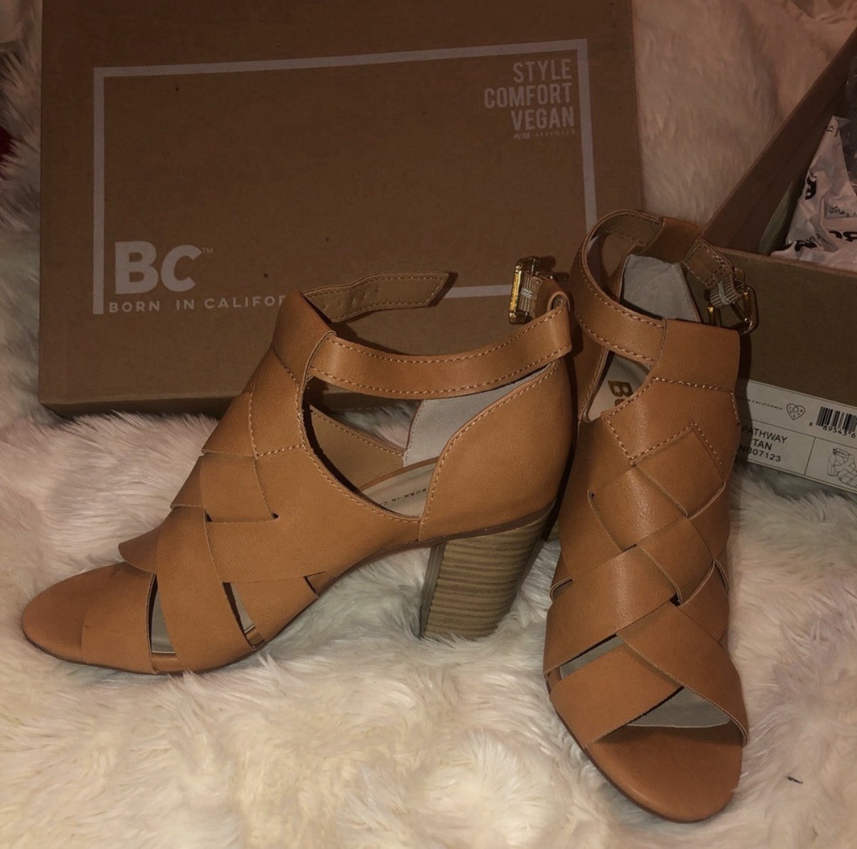 NWT – Born in California – Tan Summer Heels size 6