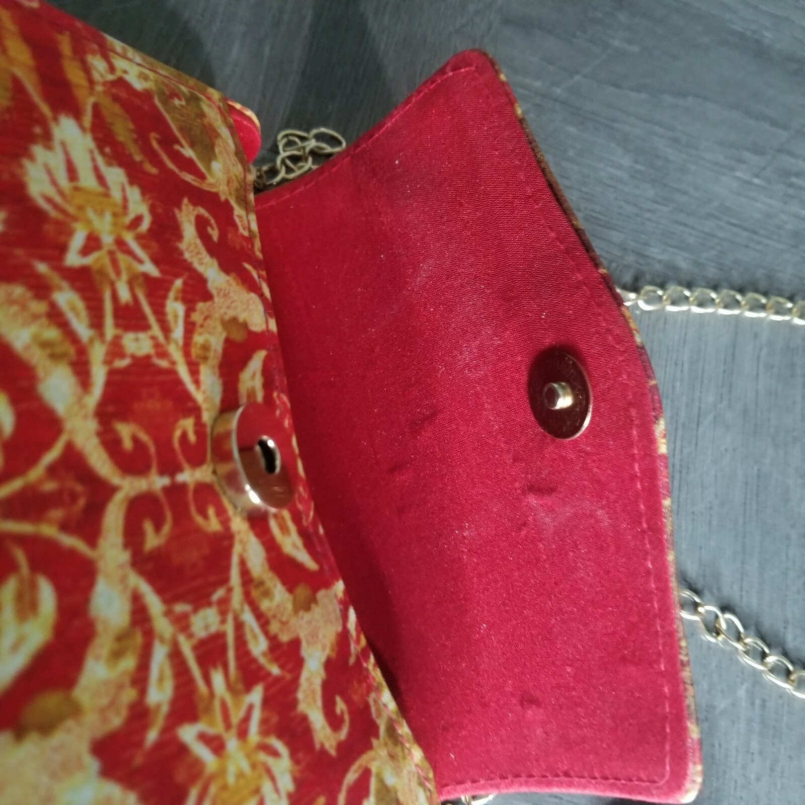 IYURA Red & Gold Snap Closure Purse Bag With Gold Tone Shoulder Chain