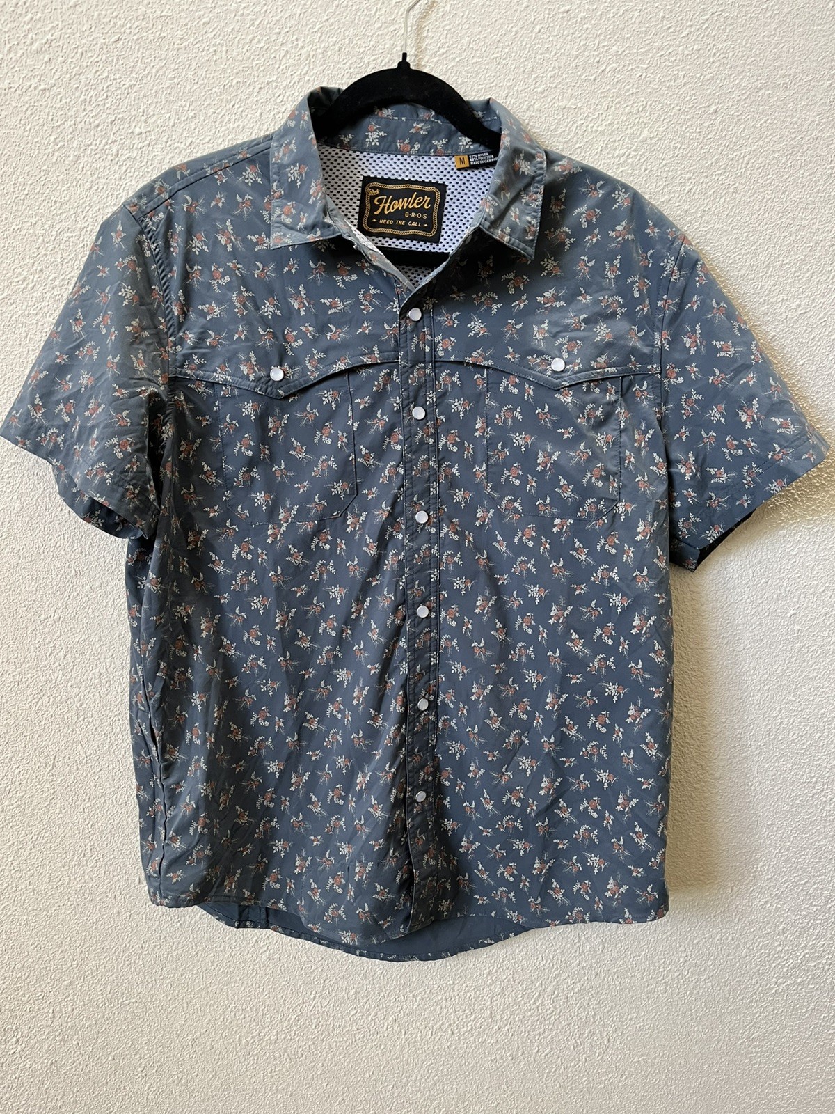 Howler Bros Open Country Shirt Medium Blue Floral Short Sleeve Pearl Snap Vented