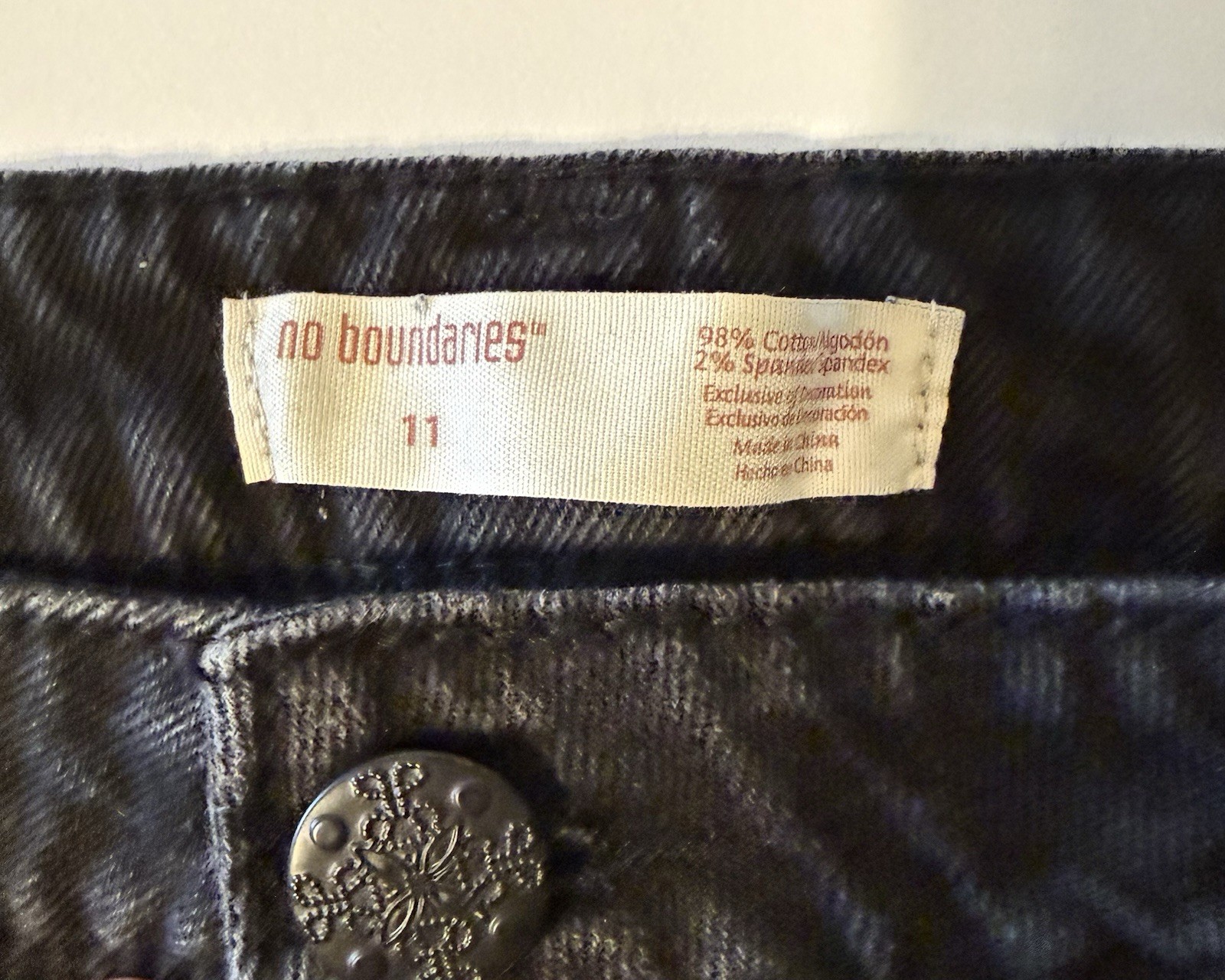Vintage No Boundaries Women’s Black Denim Shorts Lace Side Trim Size 11 Y2K