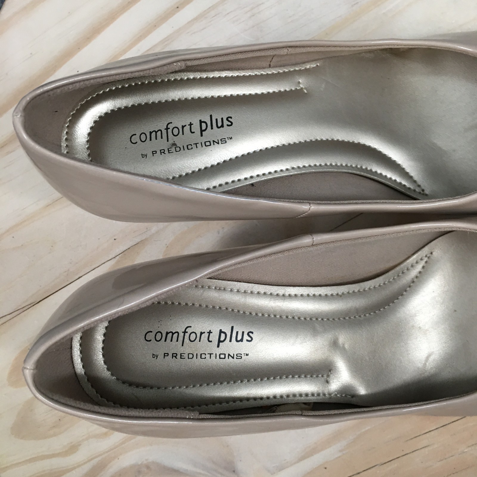 Comfort Plus by Predictions Heels Womens 9.5 Pumps Beige Patent Leather Casual