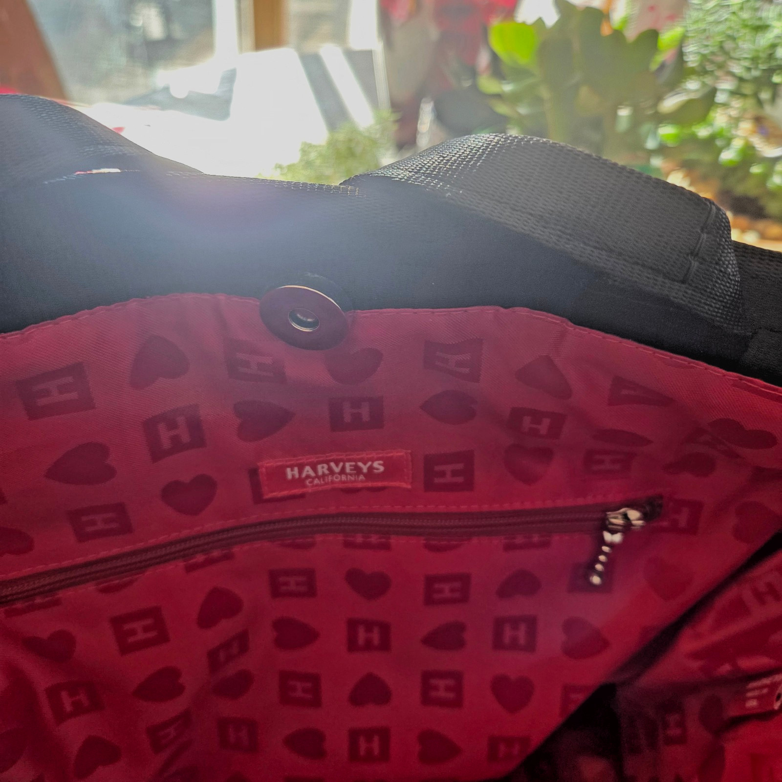 Harvey’s Seatbelt Bag “Red N Black” Medium Audrey Tote RARE With Bow Key Charm!
