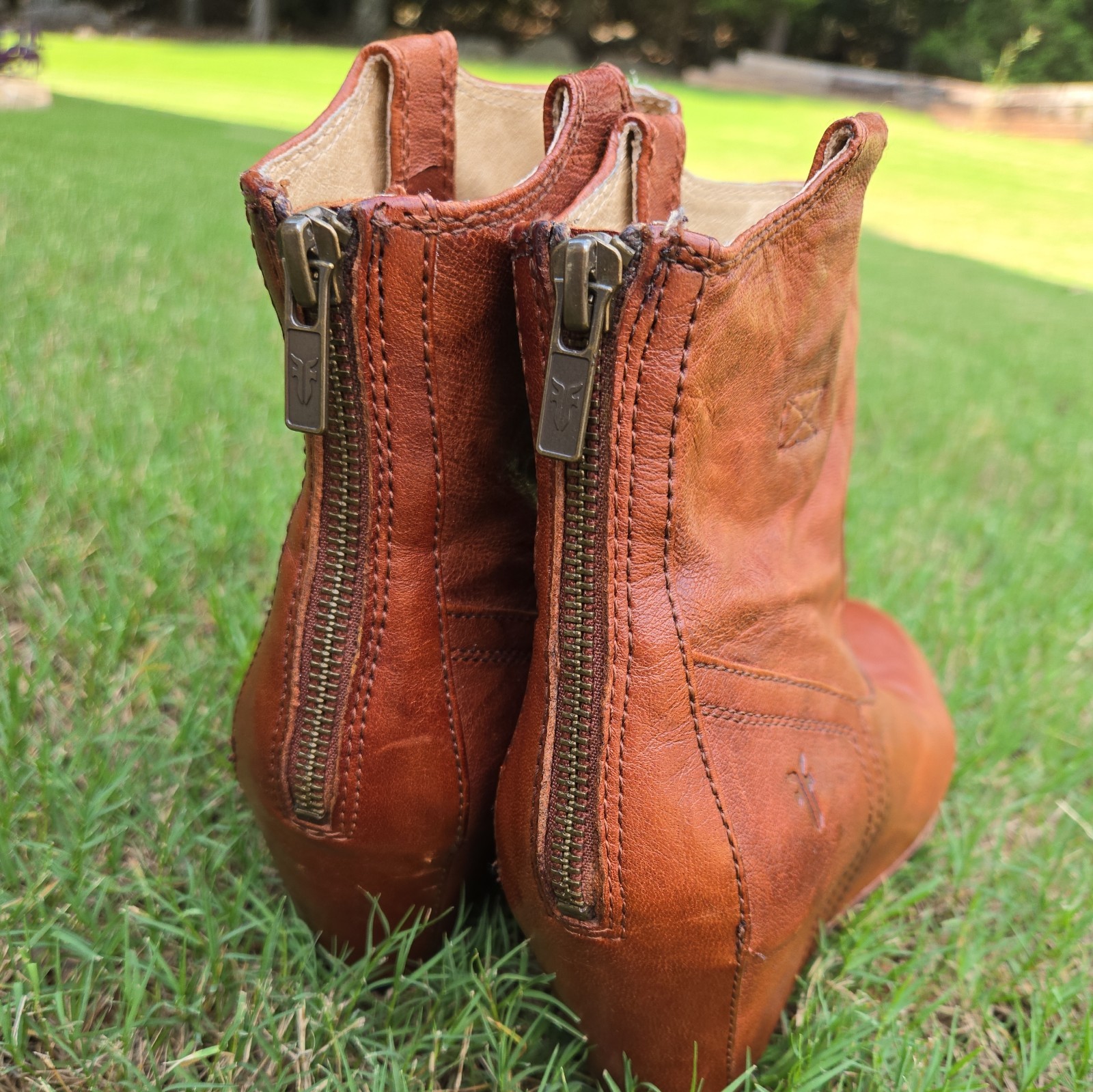 Frye Carson Wedge Bootie Boot Brown Leather Ankle Zip EUC size 10M