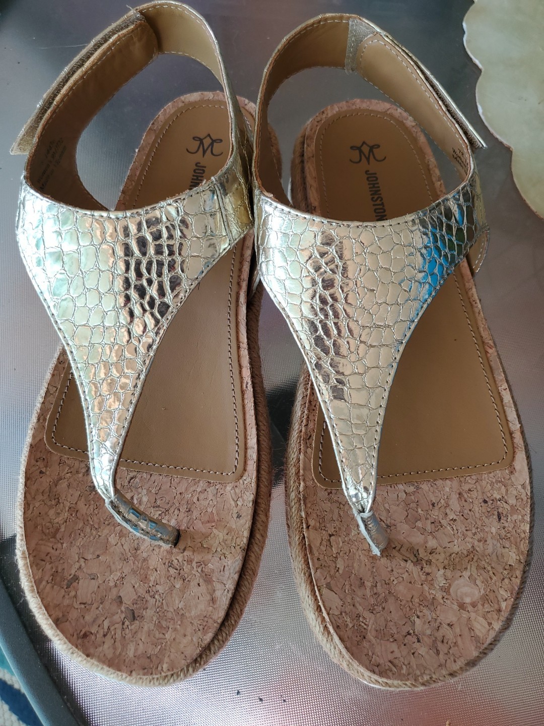 MICHELLE WOMEN’S 9M GOLD LEATHER THONGS FLIP FLOPS JOHNSTON & MURPHY