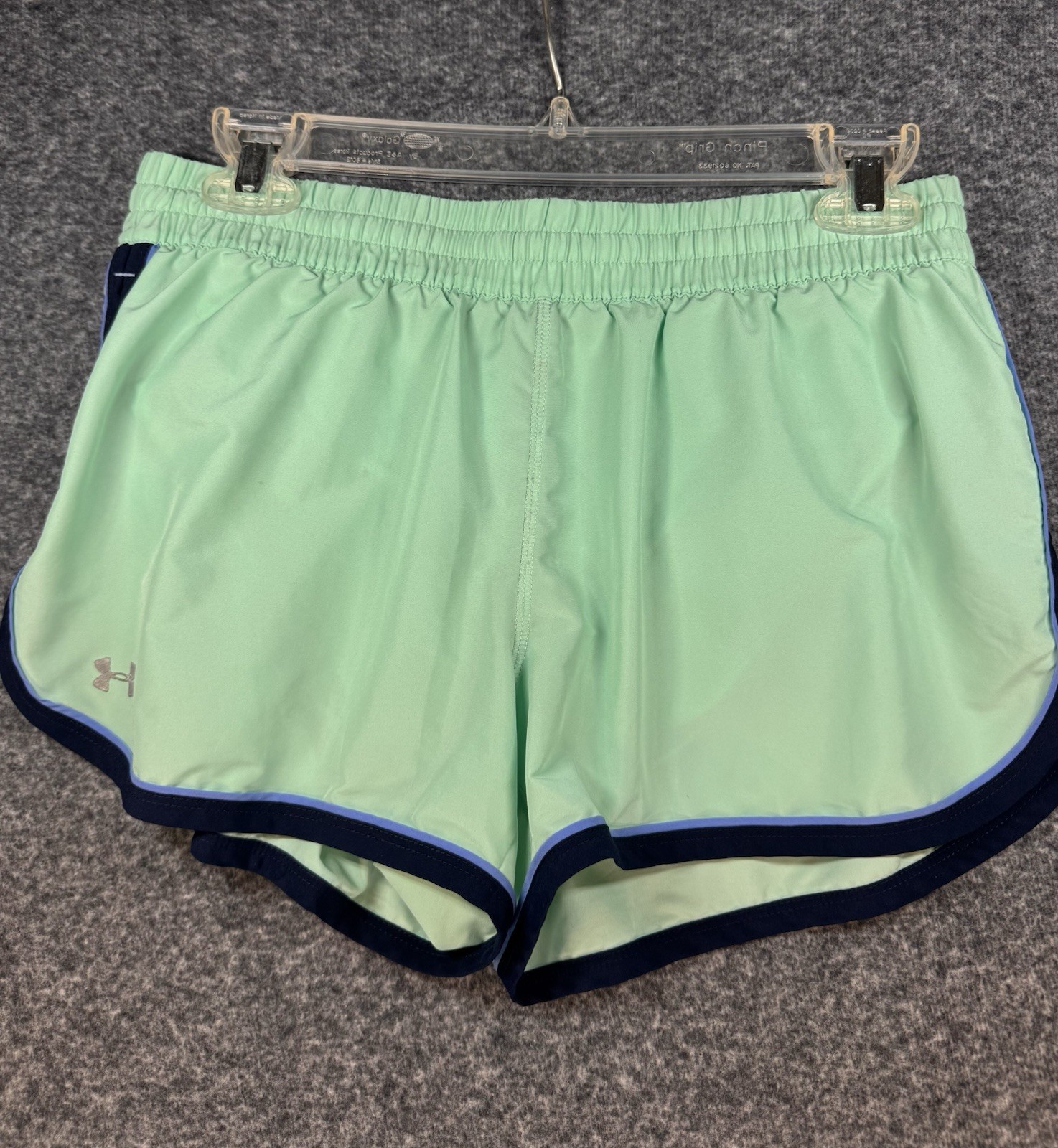 Under Armour Shorts Womens Small (28X3) Loose Fit Training HeatGear Gym A197