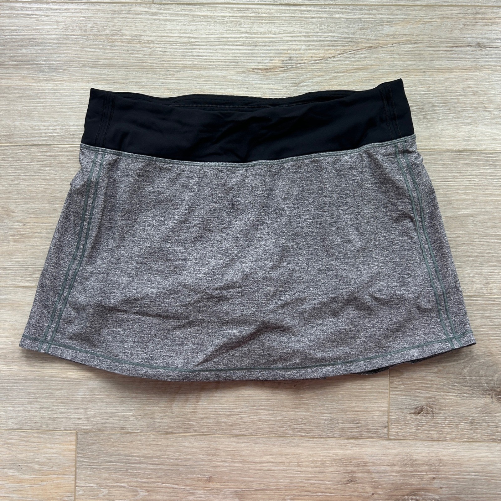 Lululemon Size 8 Tall MR Pace Rival Lined 3.5″ Skort Gray & Black *No Panel