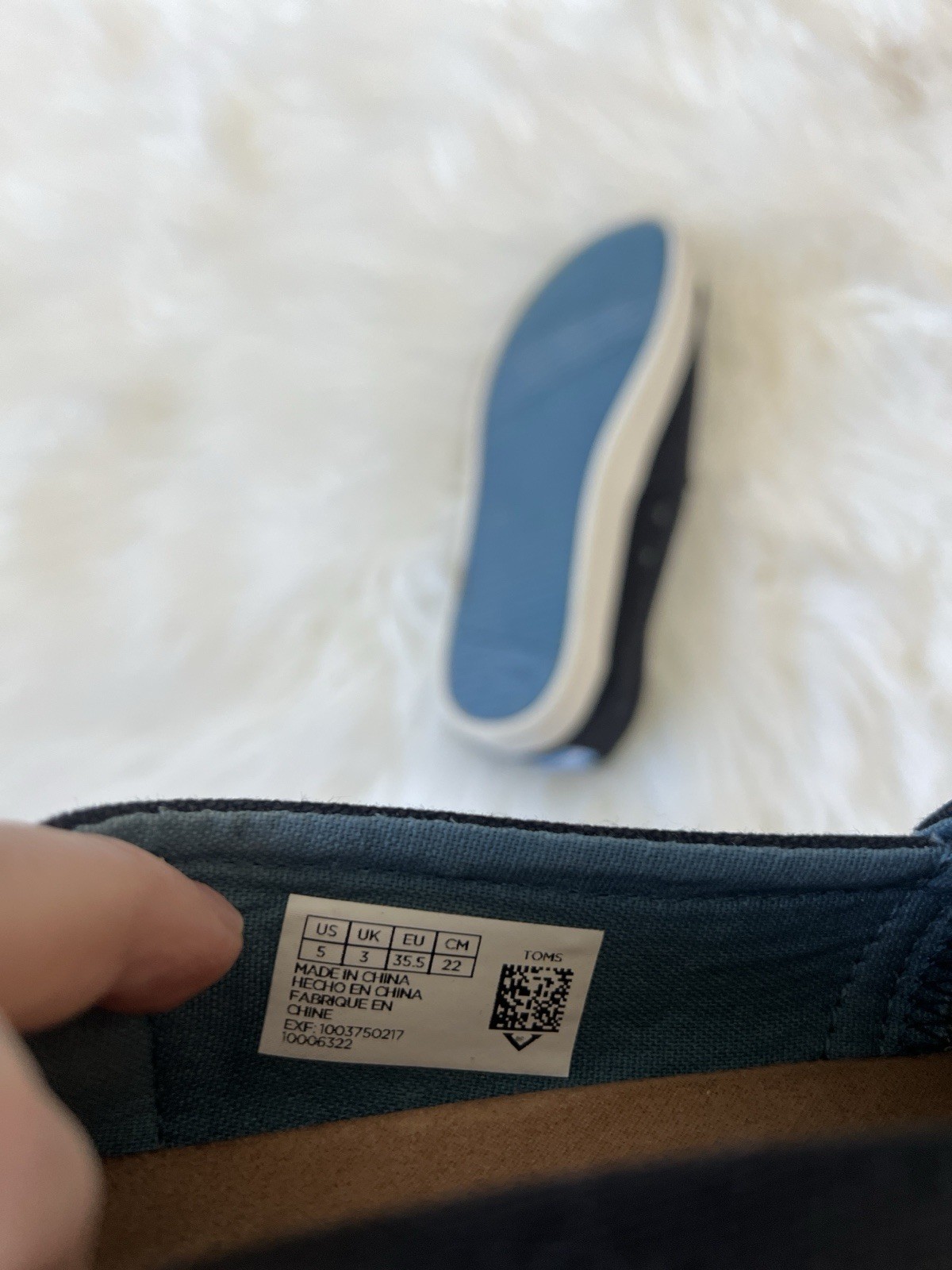 TOMS Black Canvas Slip-On Flats Round Toe Logo Accent Women’s US 5 EU 35.5