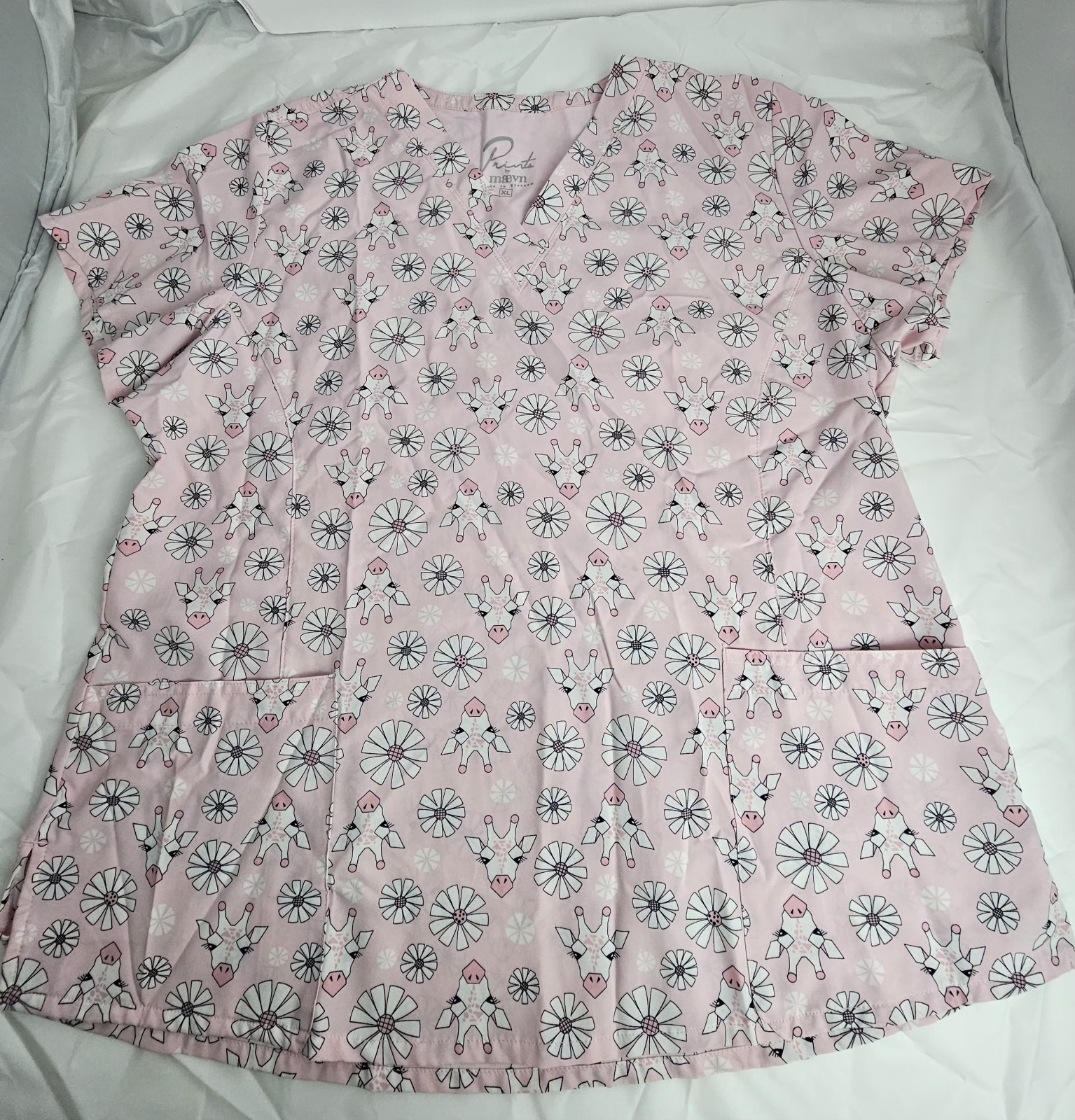 Prints By Maevn Scrub Top Womens Size XL White Pink Floral Cows Pit To Pit 23in