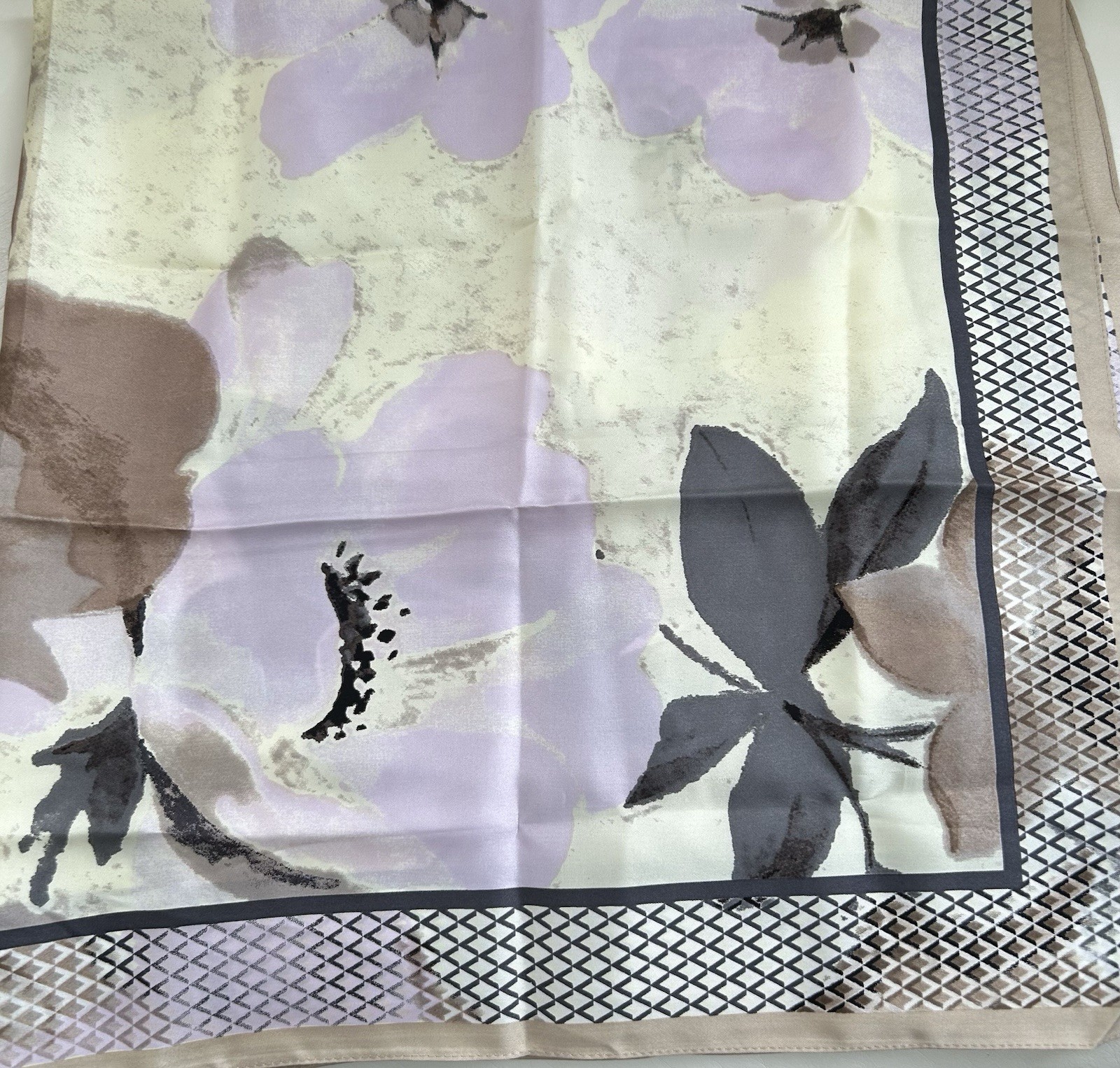 Vince Camuto Lavender Beige Black Silk Scarf NWOT 34 x 64 Inches