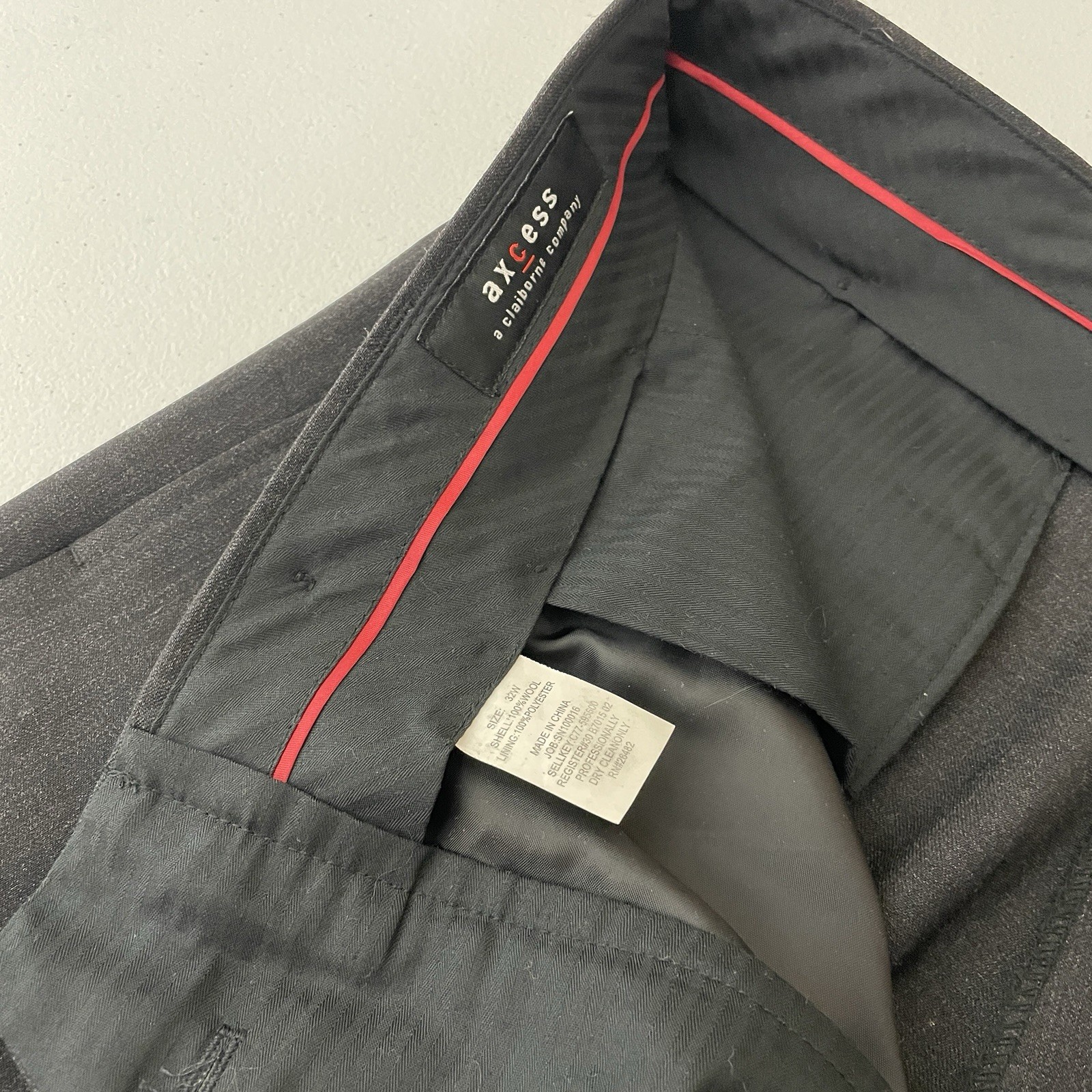 Axcess 2 Piece Suit Mens 40R 32×30 Dark Gray Solid 100% Wool Three Buttons Pants