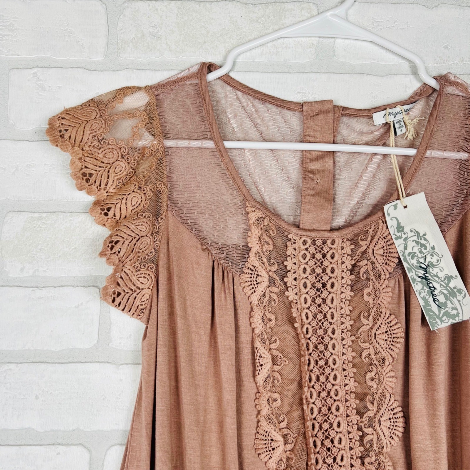 Mystree Mauve Lace Crochet Mesh Flutter Sleeve Blouson Top Small NWT