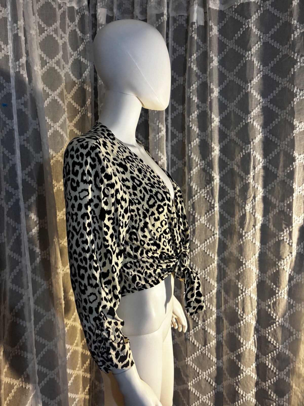 Womens Maurices Cheetah Print Open Pullover Long Sleeve Tie Front Top Size M.