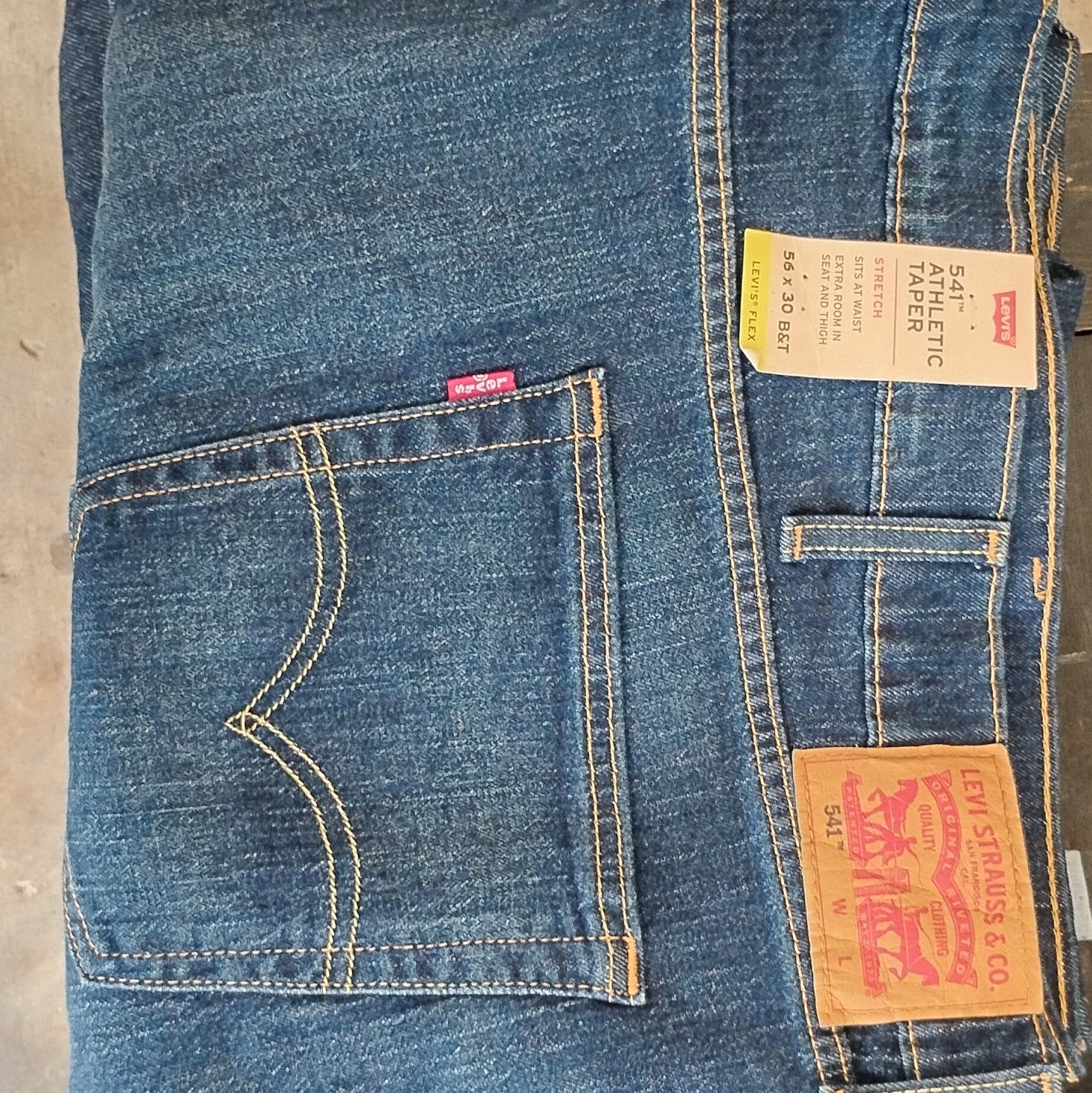 Levi’s Men’s 541 Athletic Taper Fit Stretch Jeans Dark Wash Size 30 x 32
