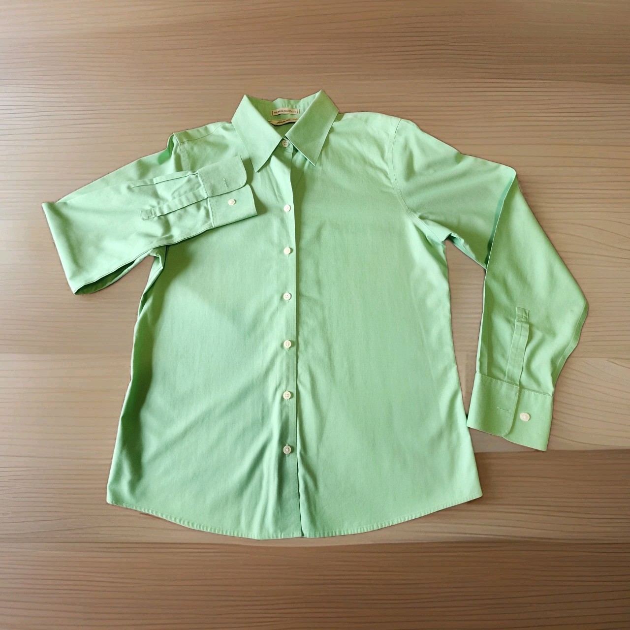 Eddie Bauer Apple Green Wrinkle Resistant Shirt Womens Sz M Cotton Long Sleeve