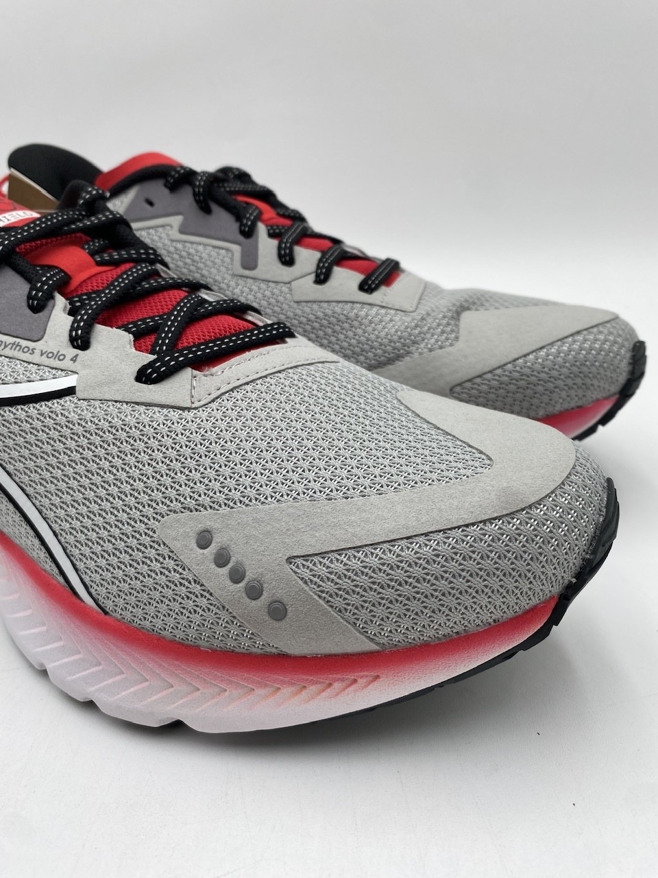 Diadora MYTHOS BLUSHIELD VOLO 4 Men’s NEW Running Shoes Silver/Steel Multi Sizes