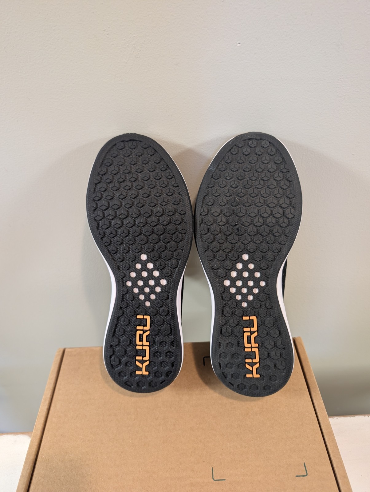 Kuru Atom Womens Size 8.5 Black White Athletic Walking Slip On Shoes Sneakers