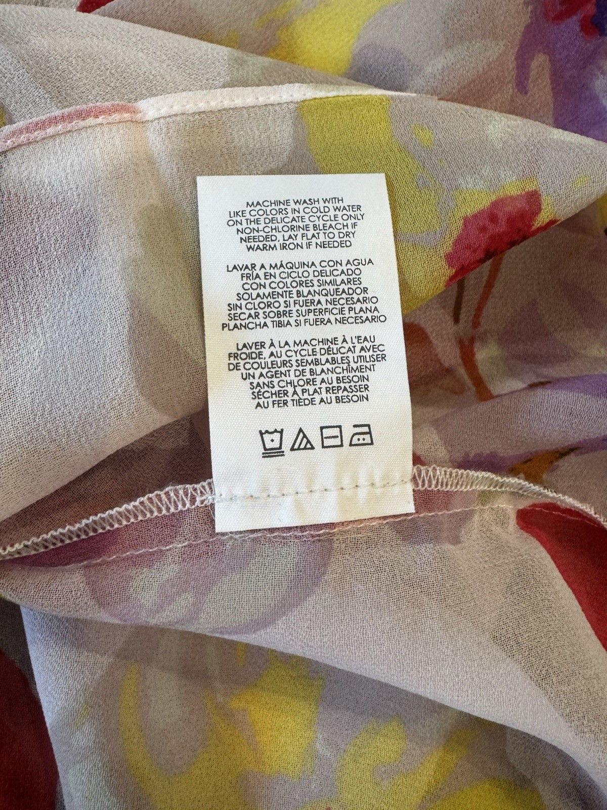 NWT CAbi #4347 Floral Passion Top V-neckline Fluttery Cap Sleeve Top Size M